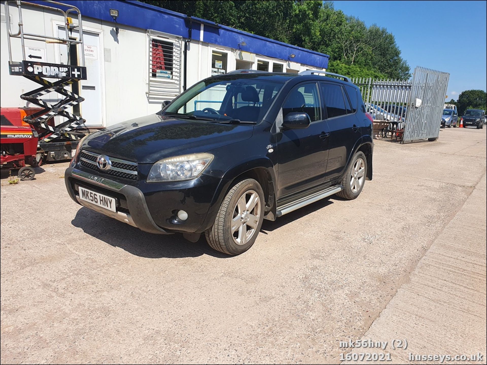 06/56 TOYOTA RAV4 T180 D-4D - 2231cc 5dr Estate (Black, 99k) - Image 2 of 19