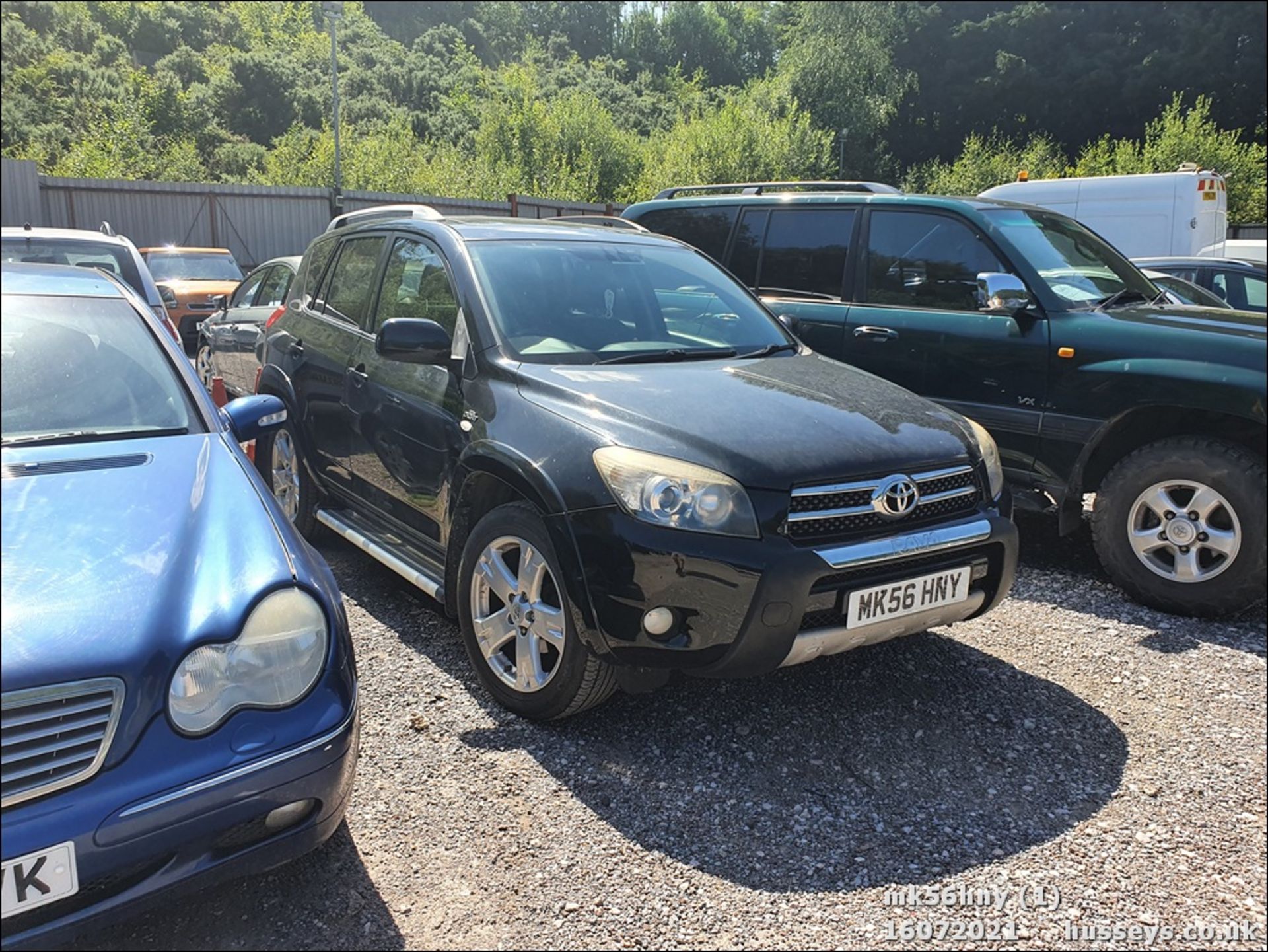 06/56 TOYOTA RAV4 T180 D-4D - 2231cc 5dr Estate (Black, 99k) - Image 3 of 19