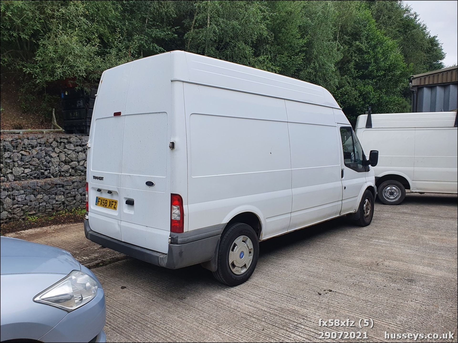 08/58 FORD TRANSIT 115 T350L RWD - 2402cc 5dr Van (White) - Image 5 of 10