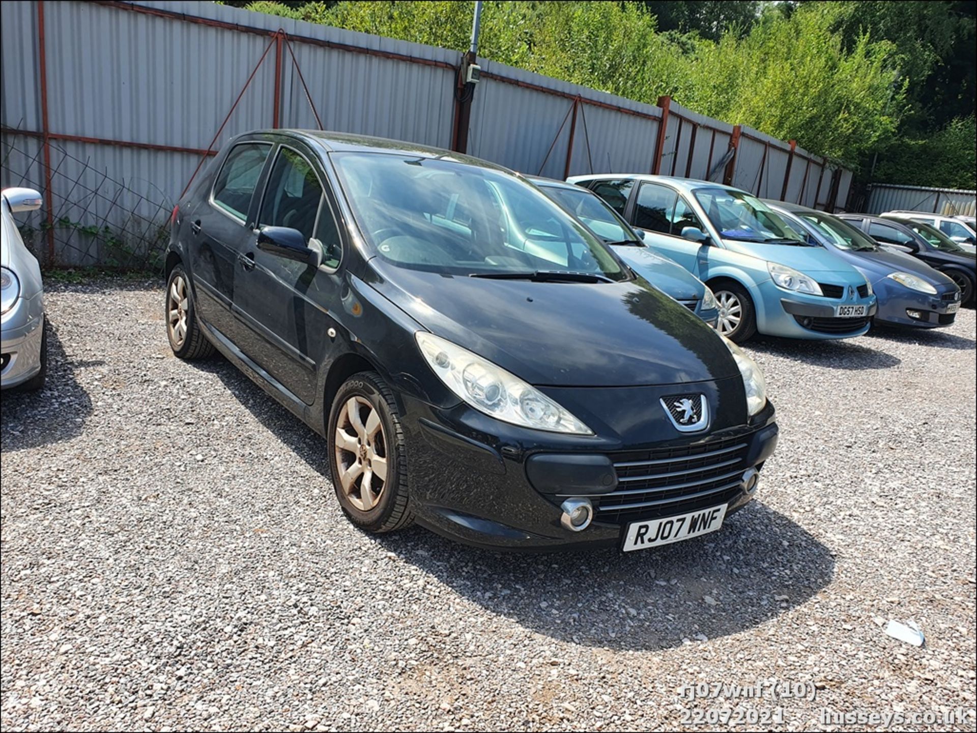 07/07 PEUGEOT 307 S SEMI-AUTO - 1587cc 5dr Hatchback (Black, 39k) - Image 9 of 10