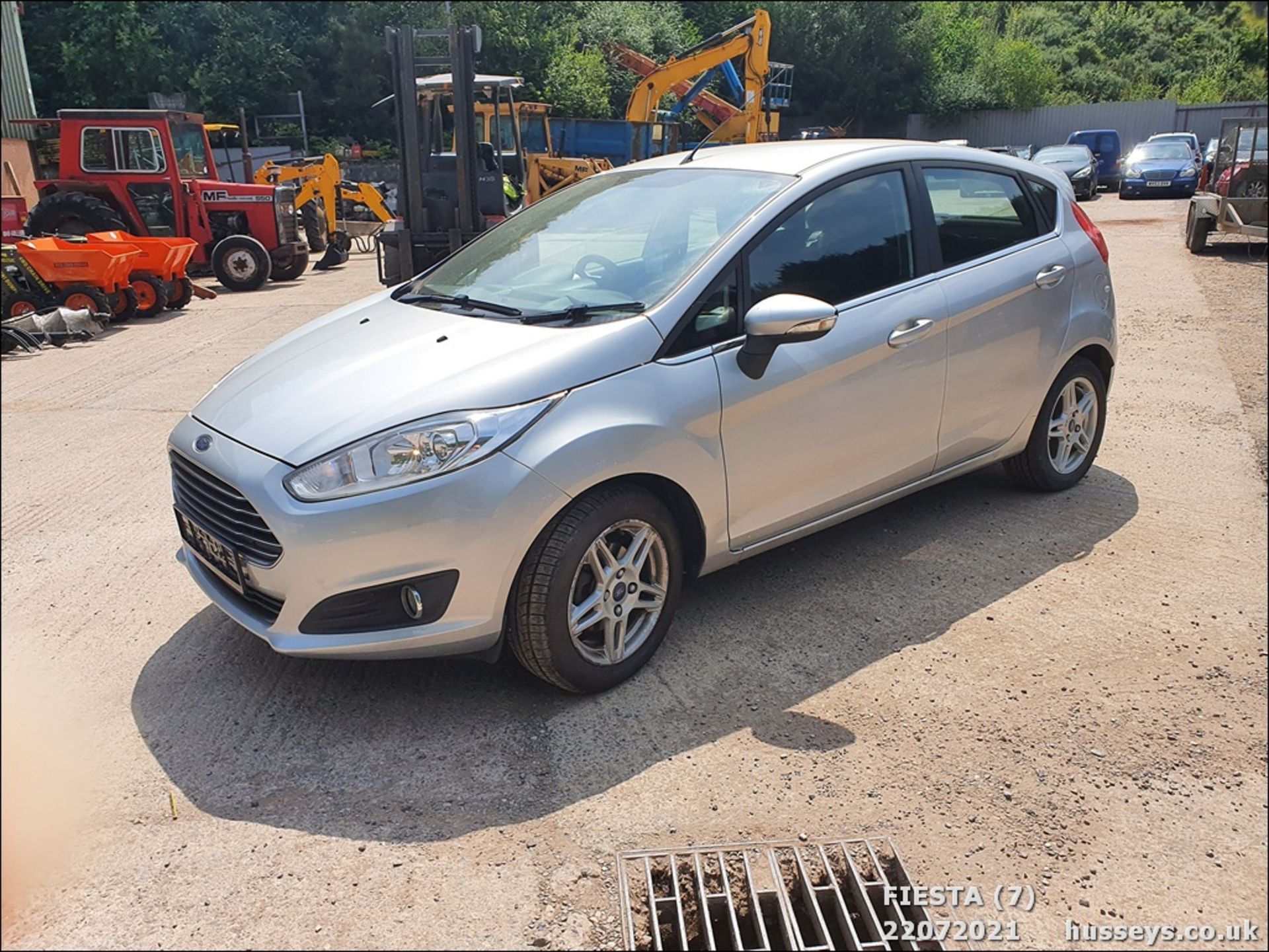 13/63 FORD FIESTA ZETEC - 998cc 5dr Hatchback (Silver, 85k) - Image 8 of 21