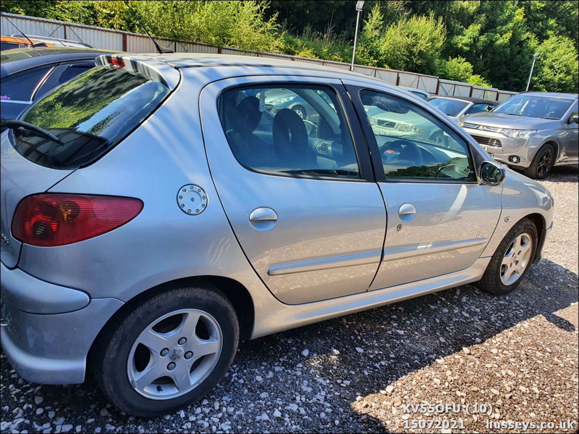 05/55 PEUGEOT 206 VERVE HDI - 1398cc 5dr Hatchback (Silver, 152k) - Image 10 of 12