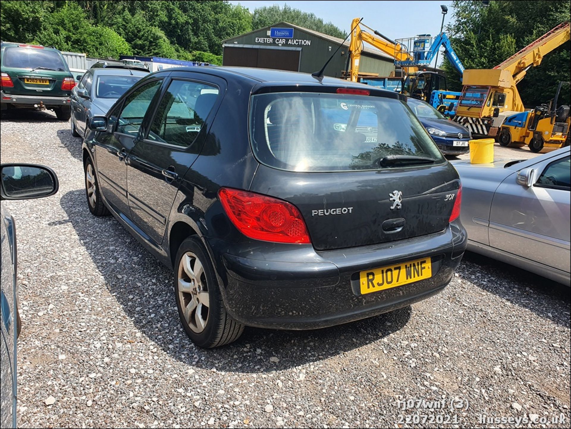 07/07 PEUGEOT 307 S SEMI-AUTO - 1587cc 5dr Hatchback (Black, 39k) - Image 3 of 10