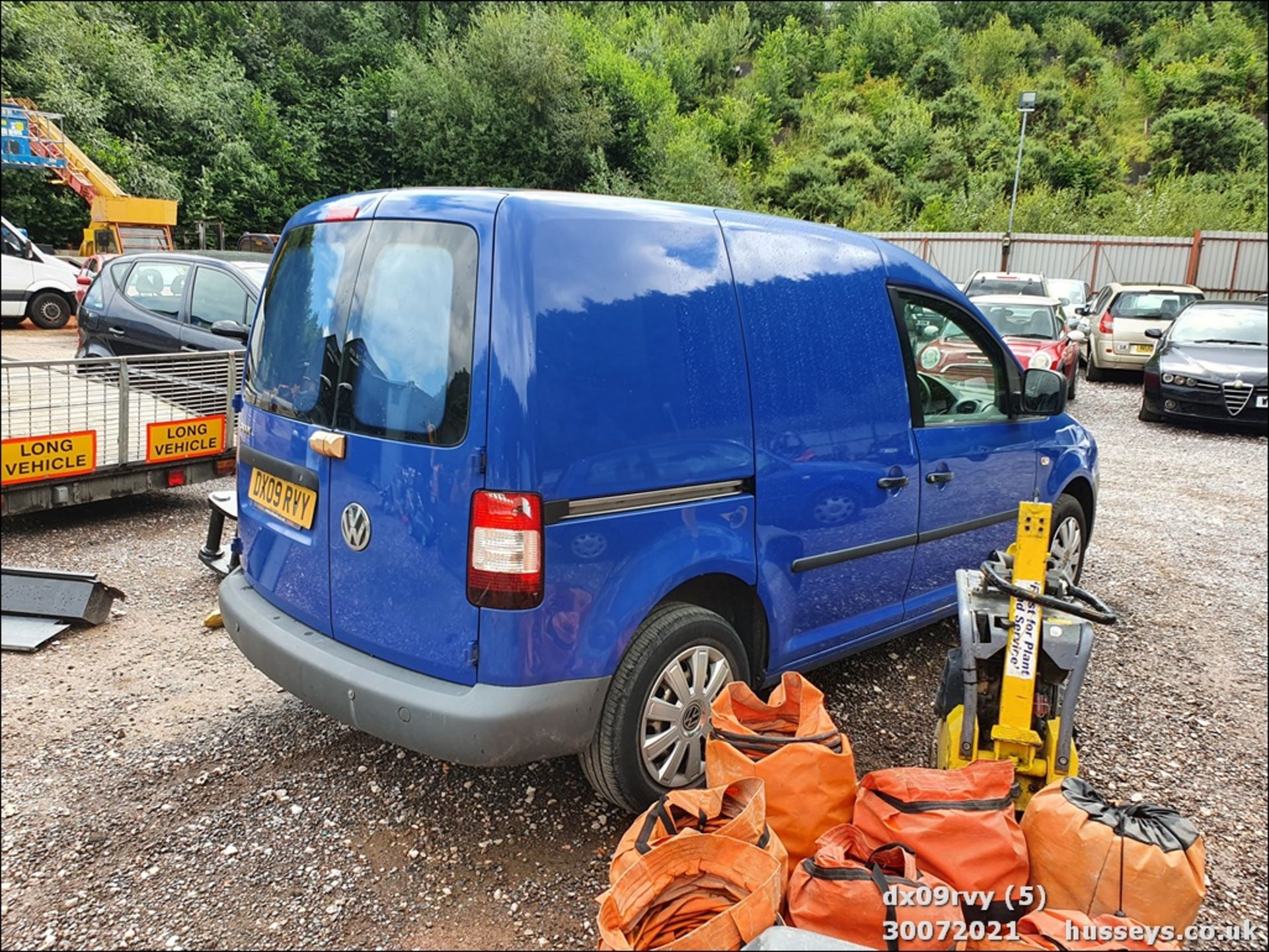 09/09 VOLKSWAGEN CADDY C20 PLUS SDI - 1968cc 2dr Van (Blue, 99k) - Image 5 of 11