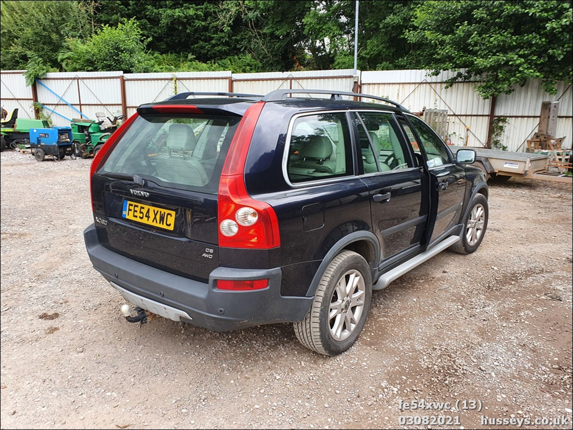 04/54 VOLVO XC 90 D5 SE AWD SEMI-AUTO - 2401cc 5dr Estate (Blue, 151k) - Image 13 of 13