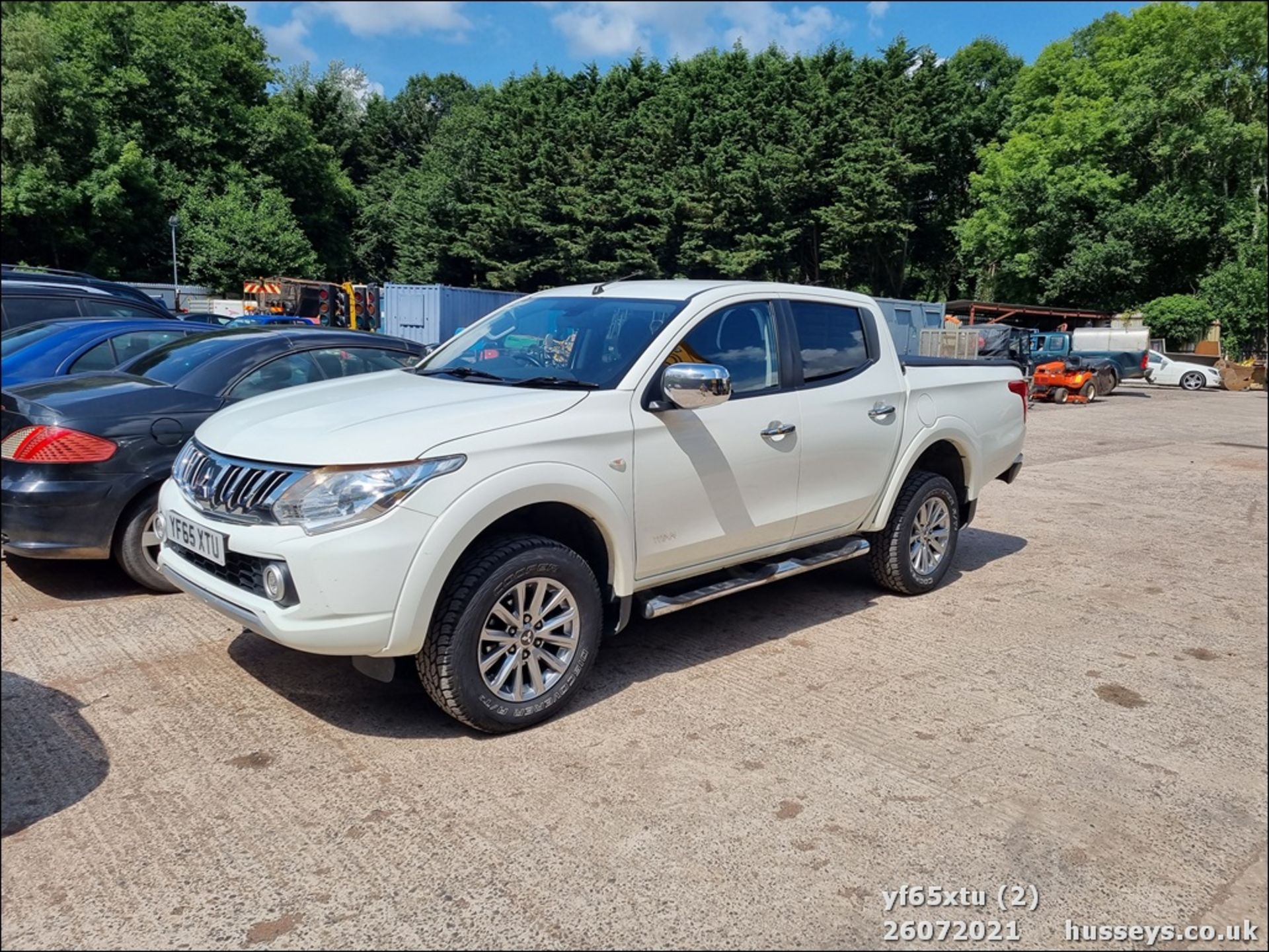 15/65 MITSUBISHI L200 TITAN DCB DI-D 4X4 - 2442cc 4dr 4x4 (White, 108k) - Image 2 of 14