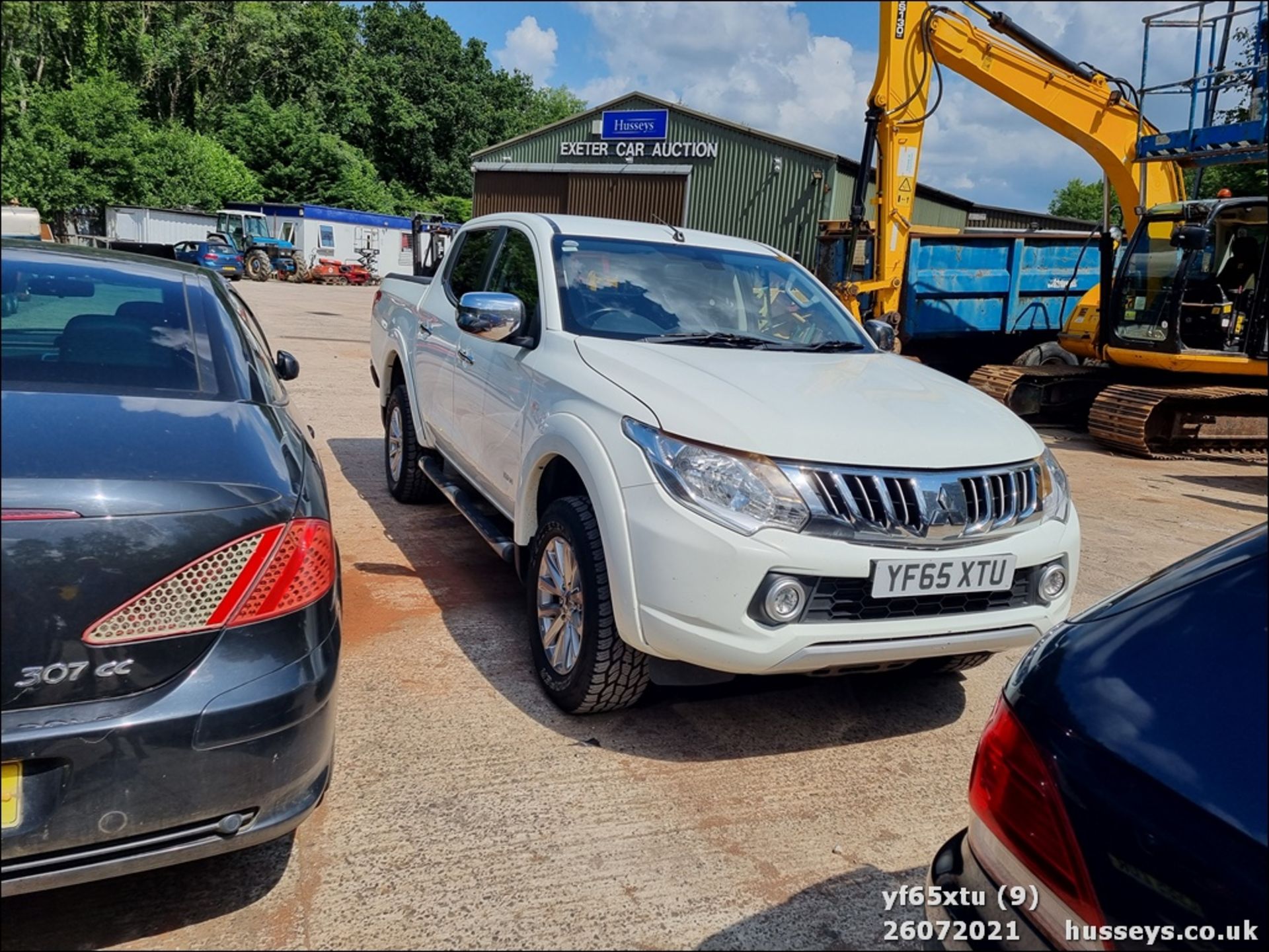 15/65 MITSUBISHI L200 TITAN DCB DI-D 4X4 - 2442cc 4dr 4x4 (White, 108k) - Image 9 of 14