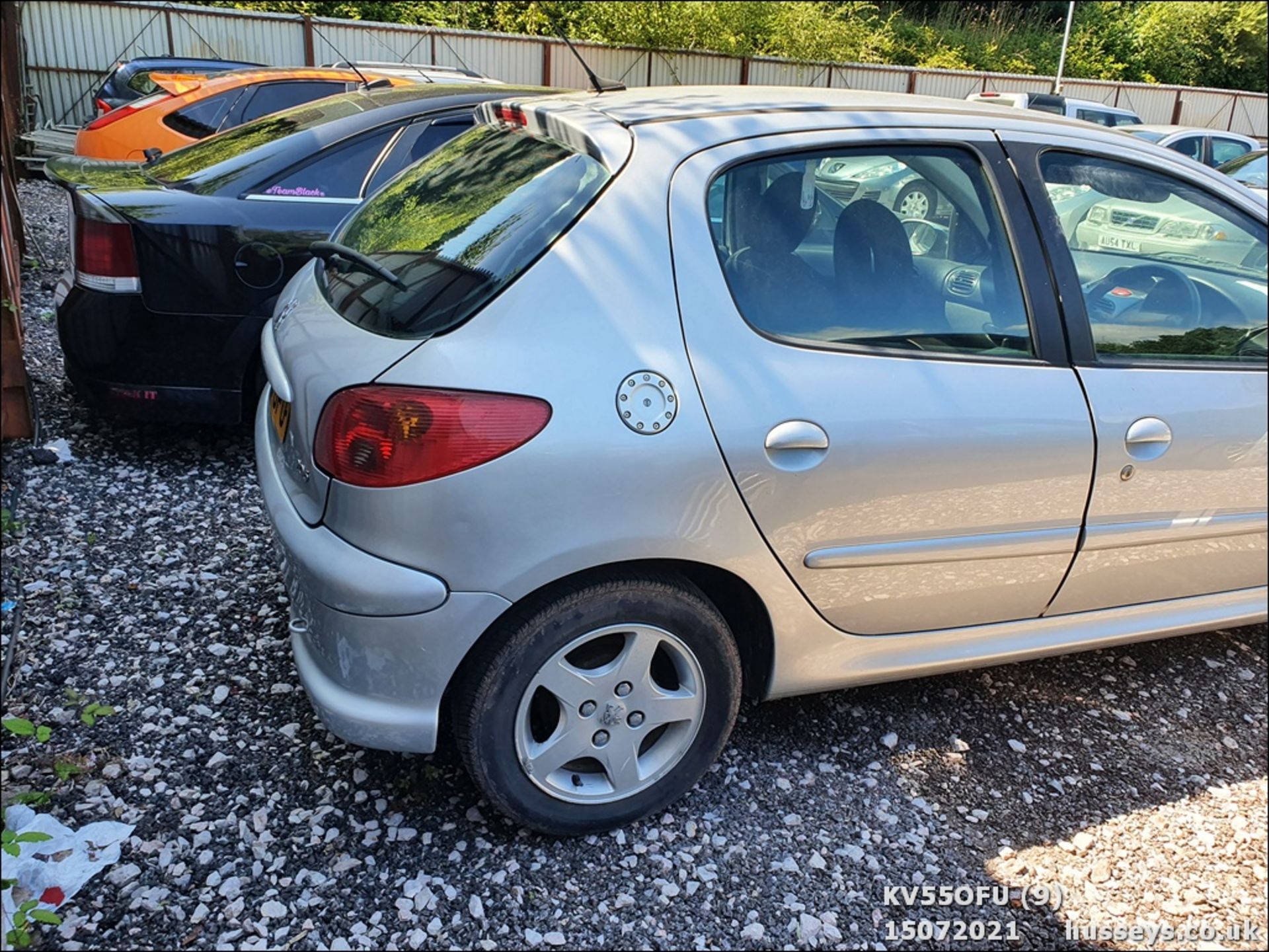 05/55 PEUGEOT 206 VERVE HDI - 1398cc 5dr Hatchback (Silver, 152k) - Image 9 of 12