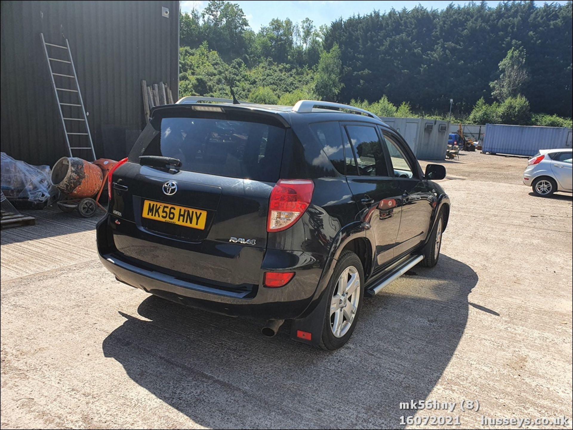 06/56 TOYOTA RAV4 T180 D-4D - 2231cc 5dr Estate (Black, 99k) - Image 9 of 19