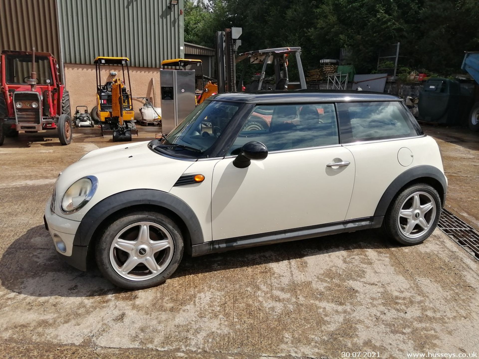 07/07 MINI COOPER - 1598cc 3dr Hatchback (White) - Image 7 of 26