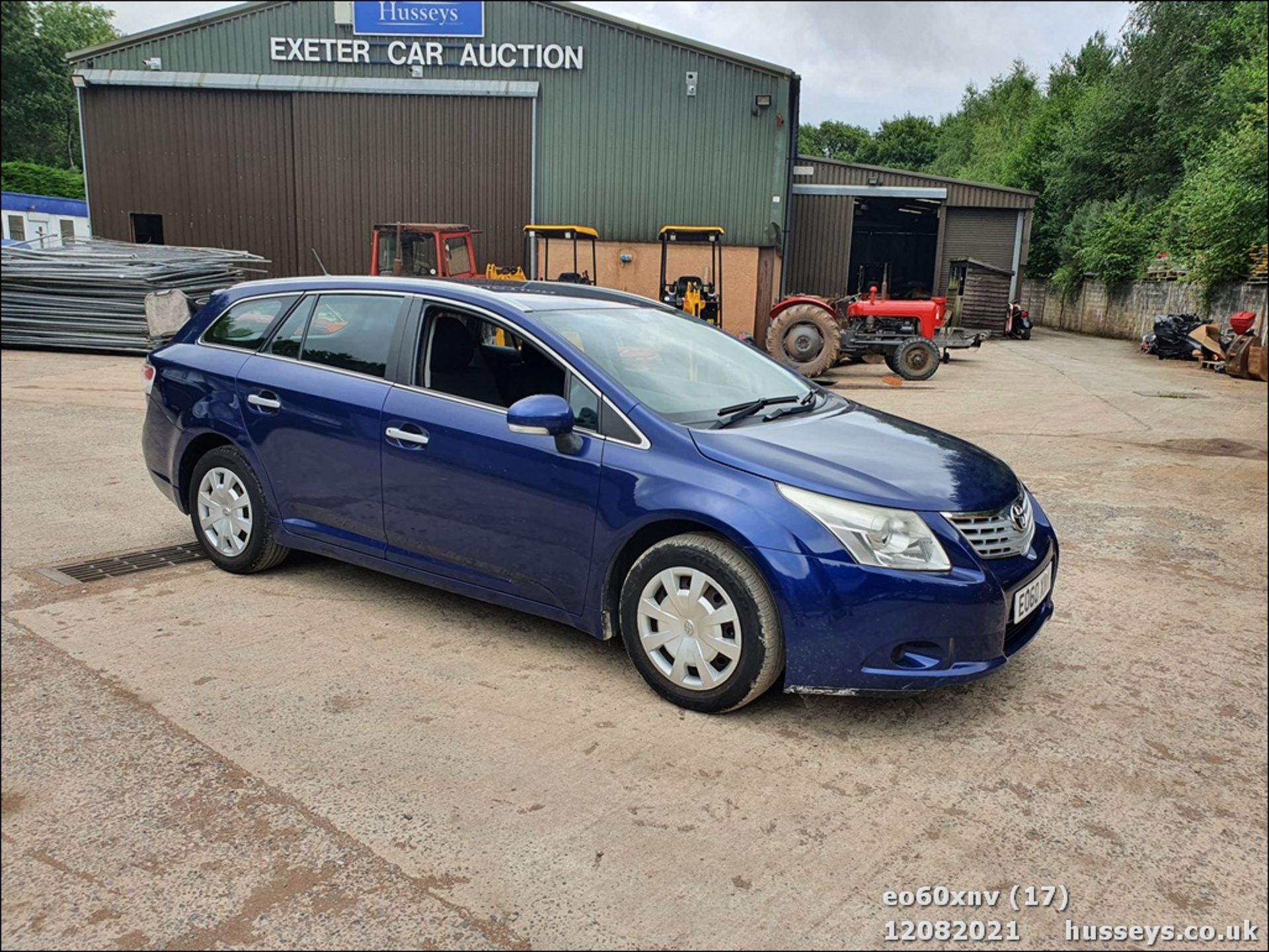 10/60 TOYOTA AVENSIS T2 D-4D - 1995cc 5dr Estate (Blue, 216k) - Image 17 of 19