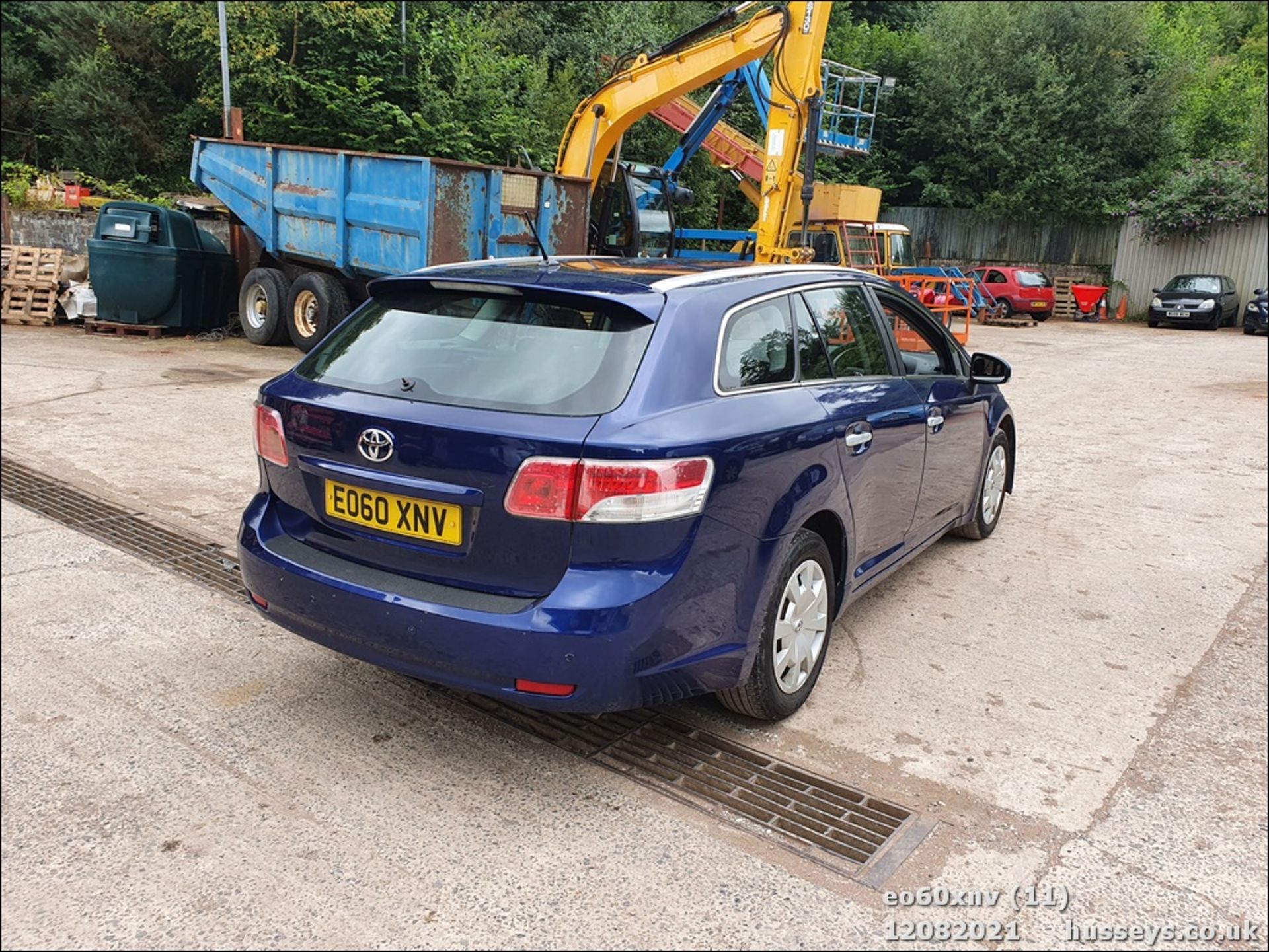 10/60 TOYOTA AVENSIS T2 D-4D - 1995cc 5dr Estate (Blue, 216k) - Image 11 of 19