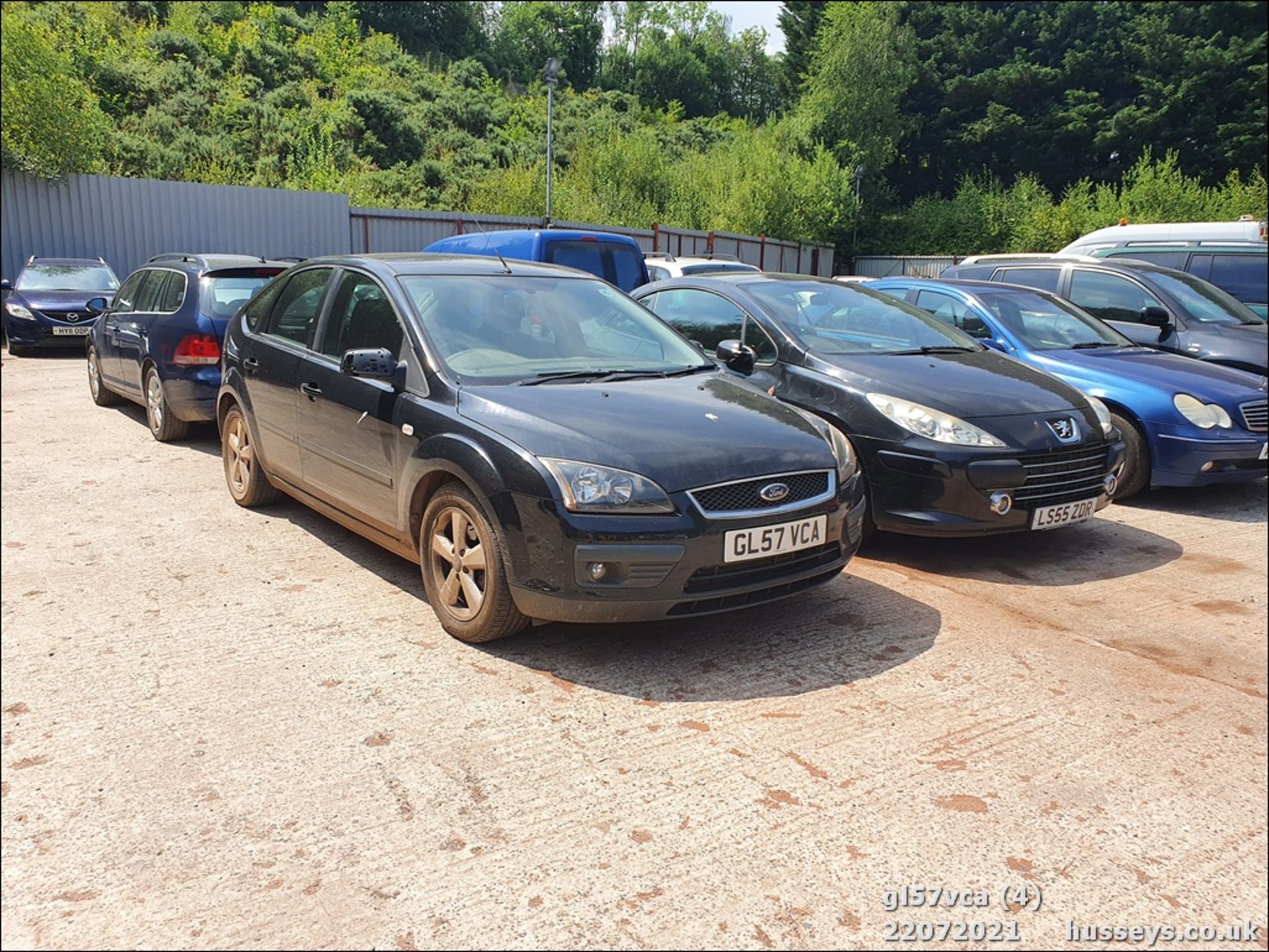 08/57 FORD FOCUS ZETEC CLIMATE 116 - 1596cc 5dr Hatchback (Black, 121k) - Image 4 of 14