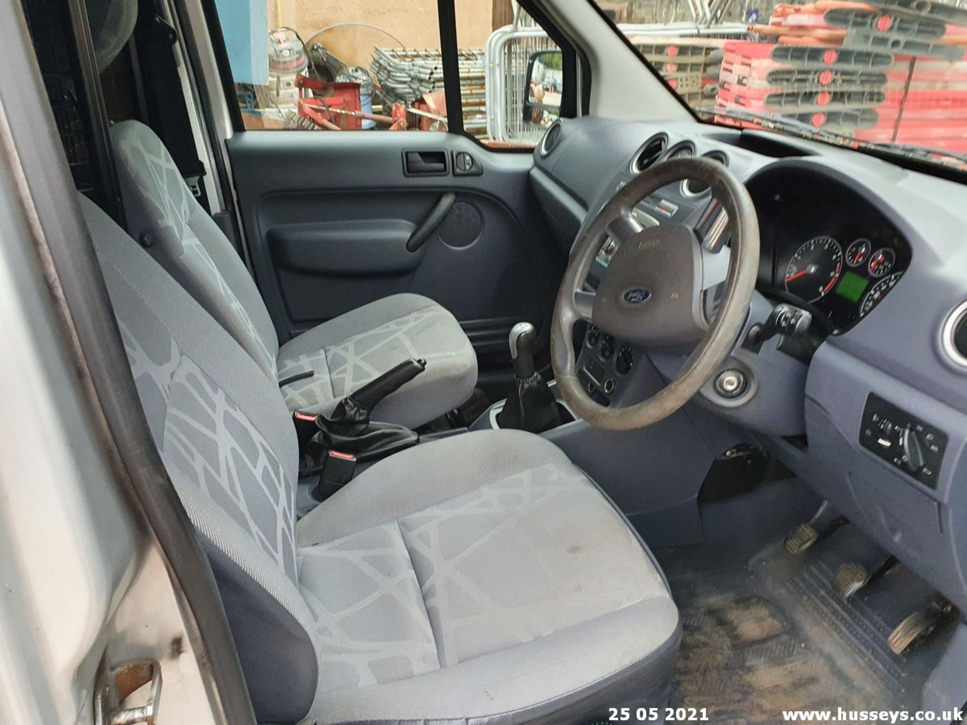 11/61 FORD TRANSIT CONNECT 90 T200 TREND - 1753cc 5dr Van (Silver, 113k) - Image 18 of 22