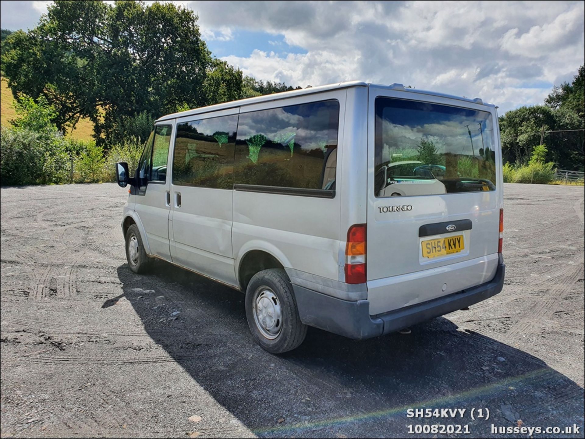 04/54 FORD TOURNEO GLX 280 SWB - 1998cc Minibus (Silver) - Image 2 of 18