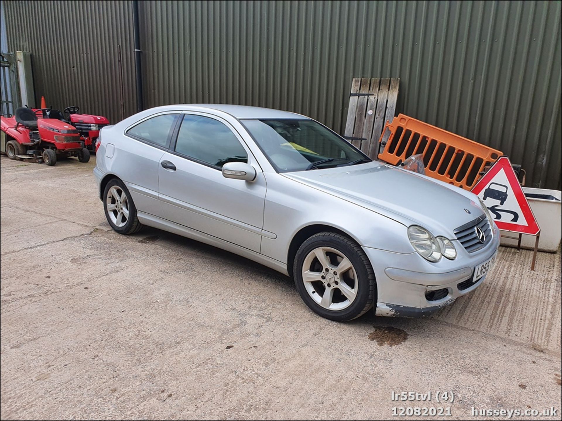 05/55 MERCEDES C200 CDI SE AUTO - 2148cc 3dr Coupe (Silver) - Image 4 of 16