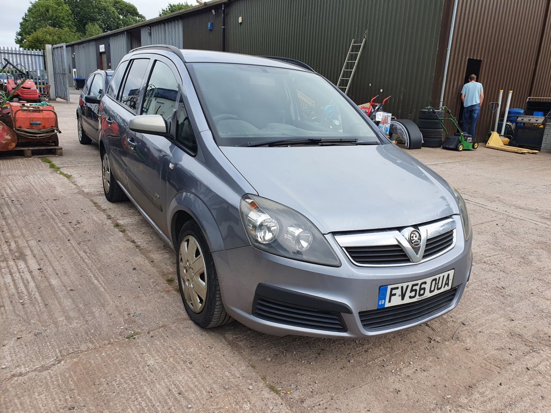 06/56 VAUXHALL ZAFIRA LIFE - 1796cc 5dr MPV (Silver, 122k) - Image 6 of 13