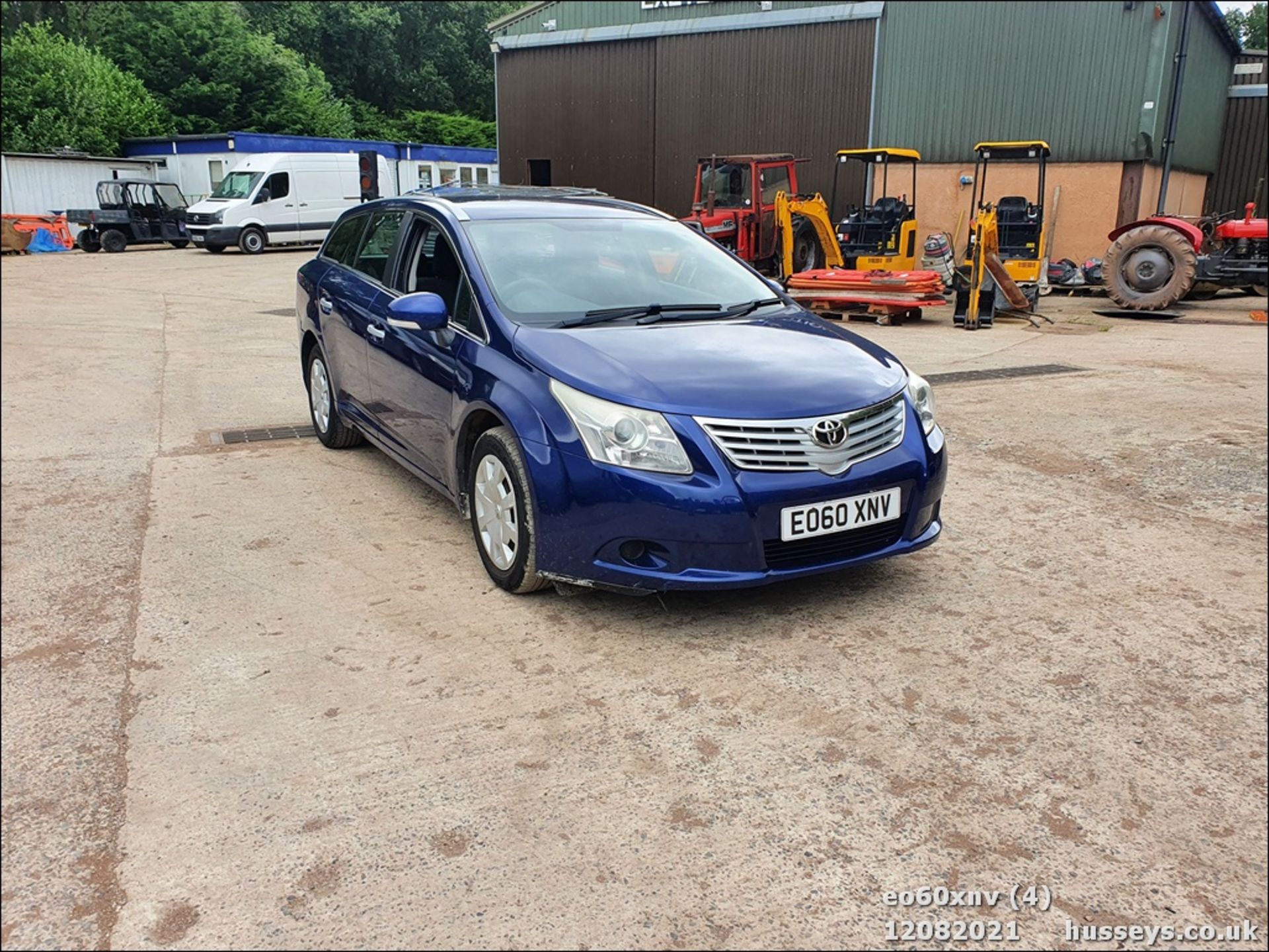 10/60 TOYOTA AVENSIS T2 D-4D - 1995cc 5dr Estate (Blue, 216k) - Image 4 of 19