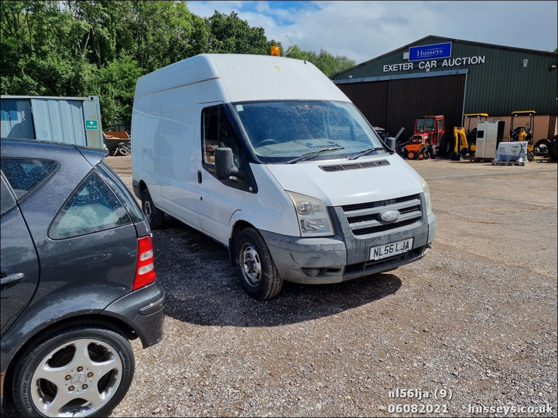 06/56 FORD TRANSIT 100 T350L RWD - 2402cc Van (White, 170k) - Image 9 of 12