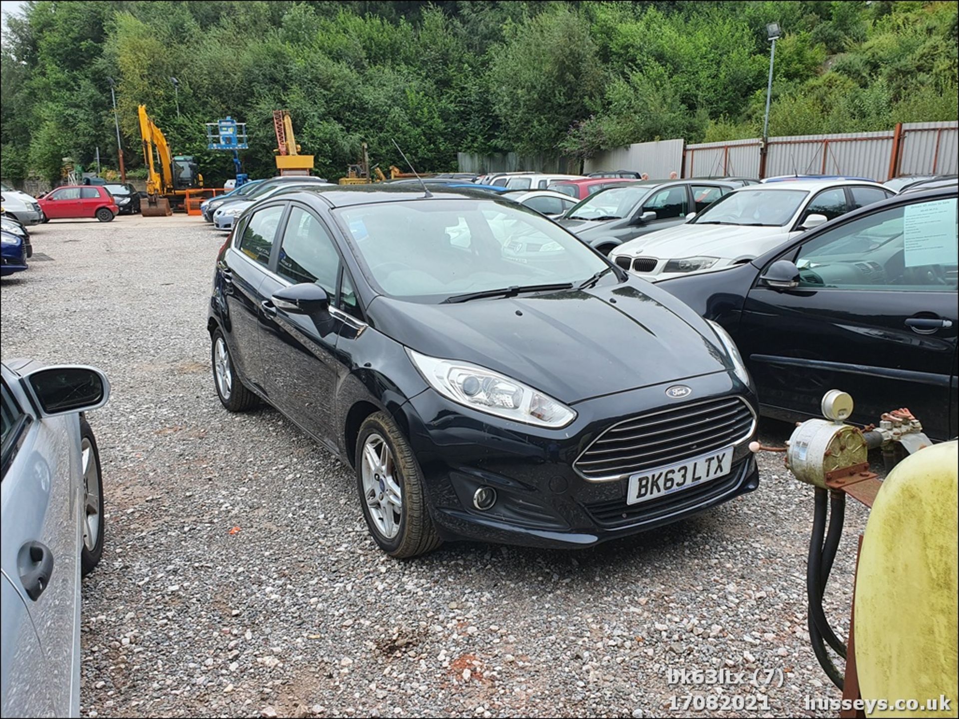 13/63 FORD FIESTA ZETEC - 998cc 5dr Hatchback (Black, 53k) - Image 8 of 16