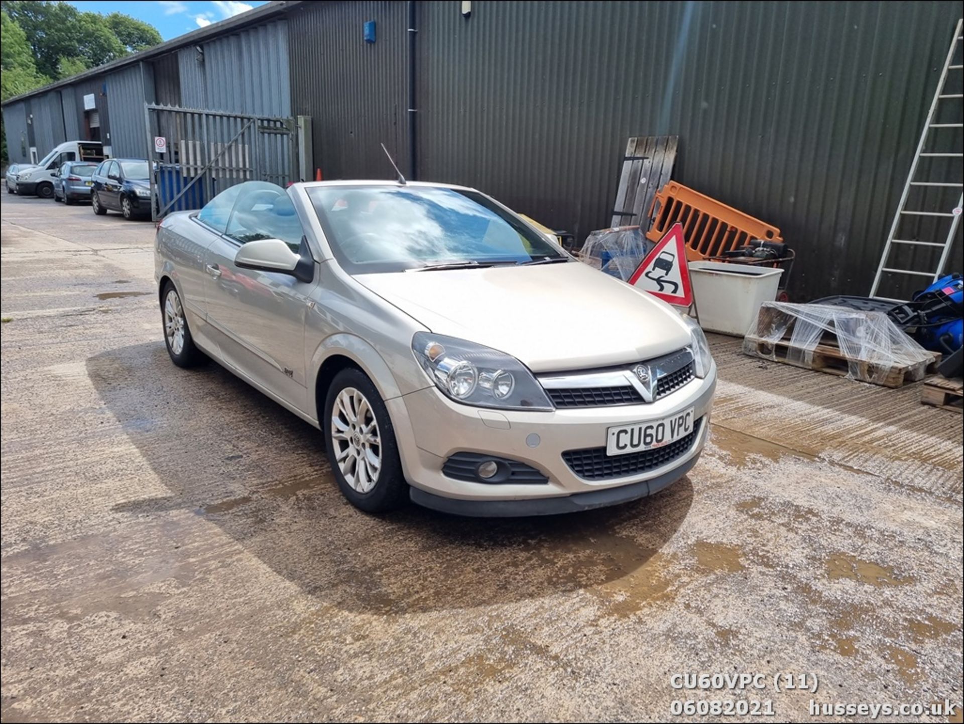 11/60 VAUXHALL ASTRA SPORT - 1796cc 2dr Convertible (Silver, 123k) - Image 12 of 18