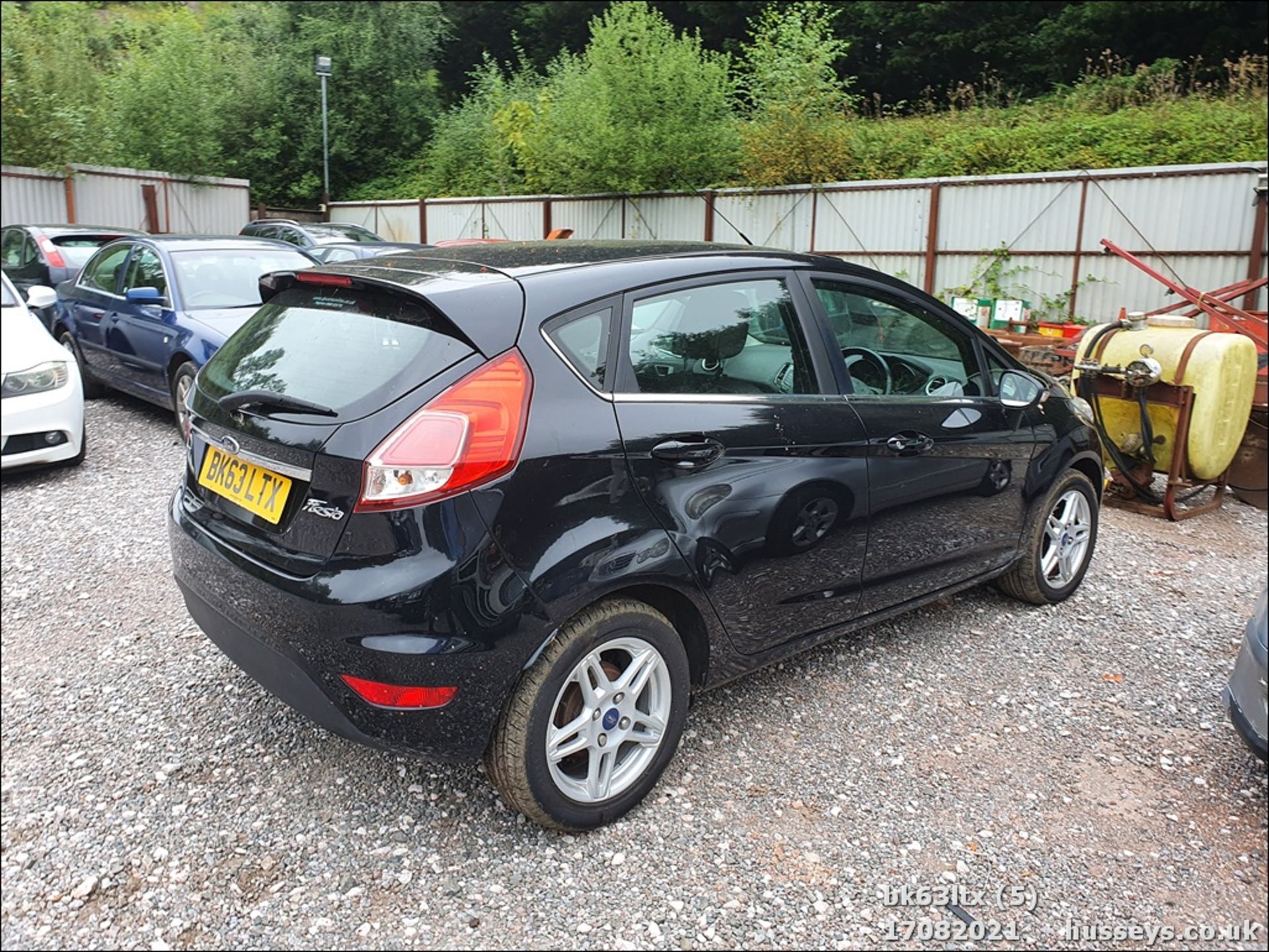 13/63 FORD FIESTA ZETEC - 998cc 5dr Hatchback (Black, 53k) - Image 6 of 16