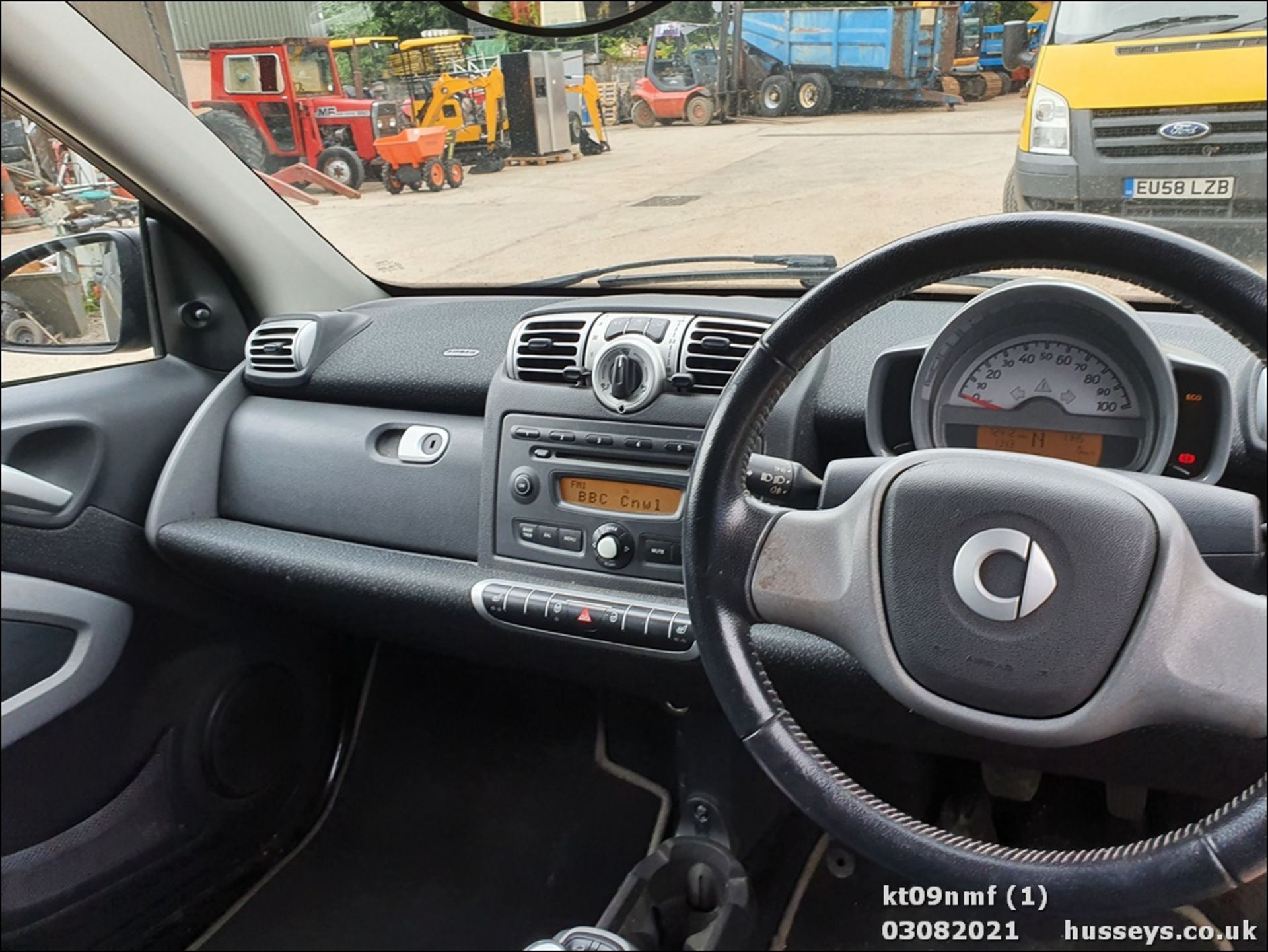 09/09 SMART FORTWO PASSION MHD AUTO - 999cc 2dr Convertible (Grey, 72k) - Image 5 of 12