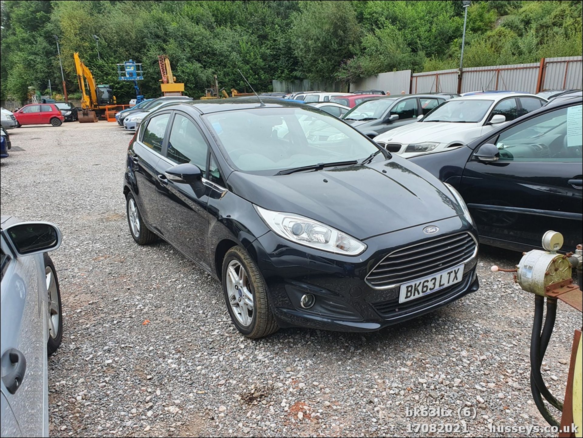 13/63 FORD FIESTA ZETEC - 998cc 5dr Hatchback (Black, 53k) - Image 7 of 16