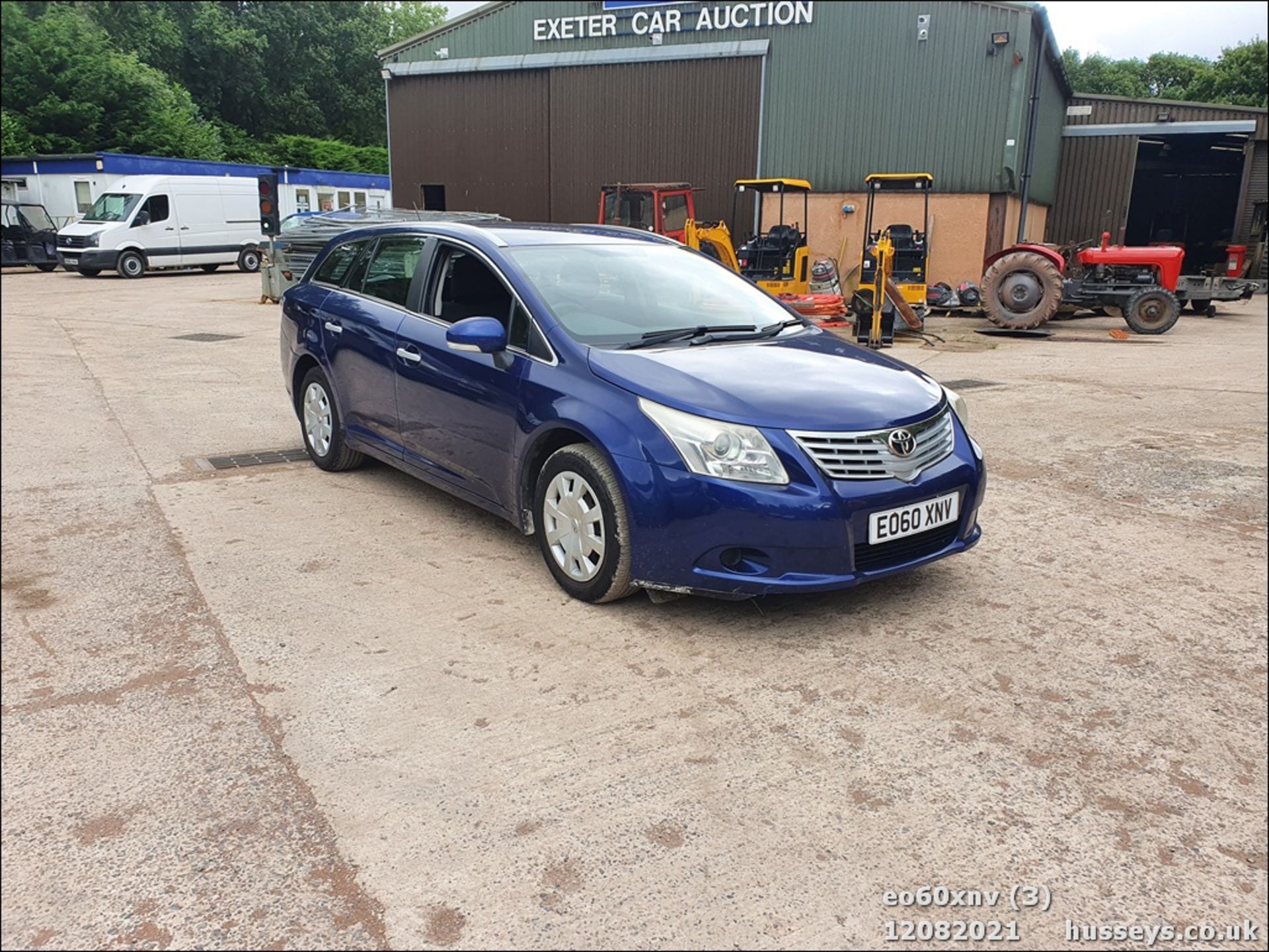 10/60 TOYOTA AVENSIS T2 D-4D - 1995cc 5dr Estate (Blue, 216k) - Image 3 of 19