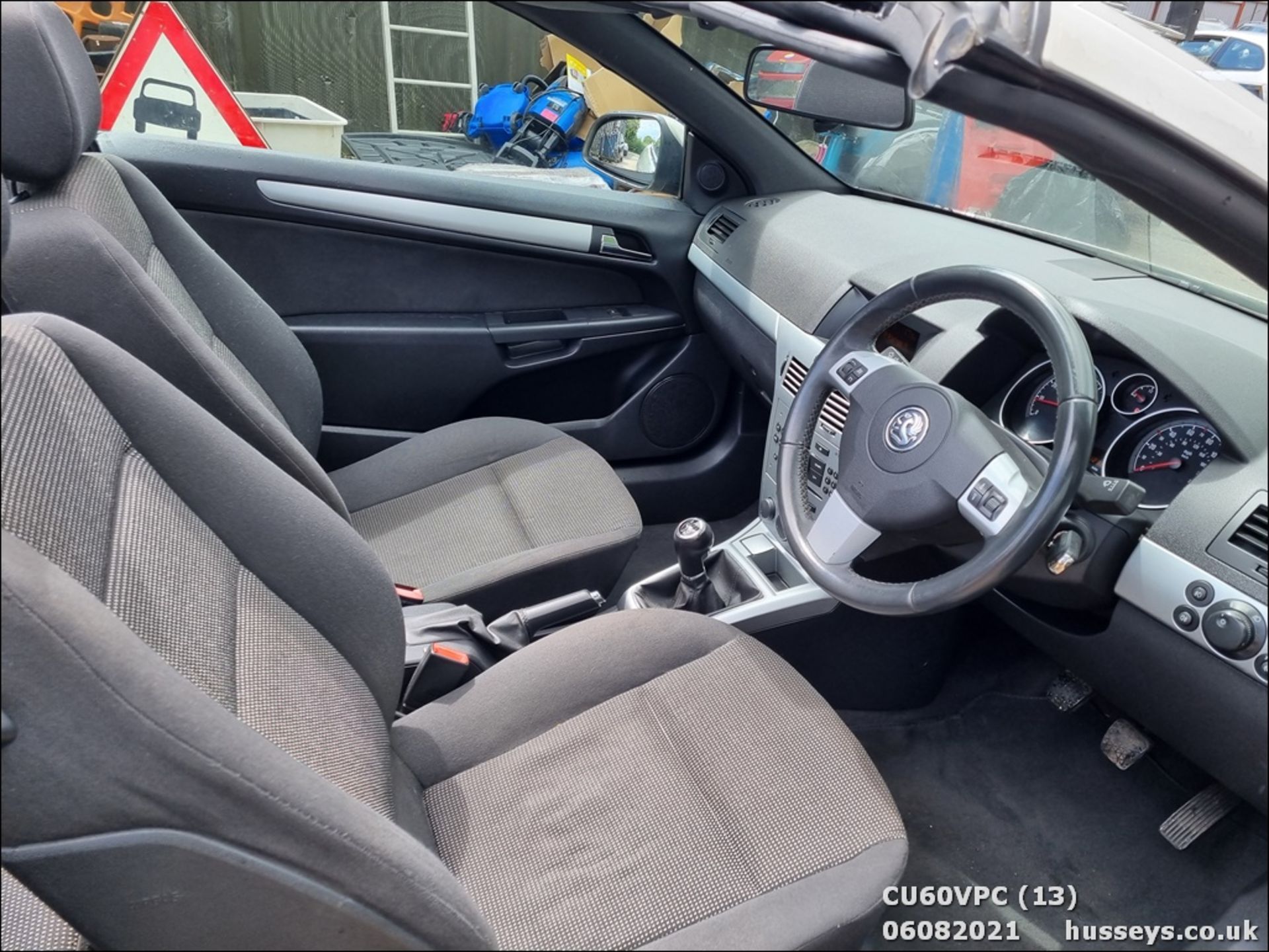 11/60 VAUXHALL ASTRA SPORT - 1796cc 2dr Convertible (Silver, 123k) - Image 13 of 18