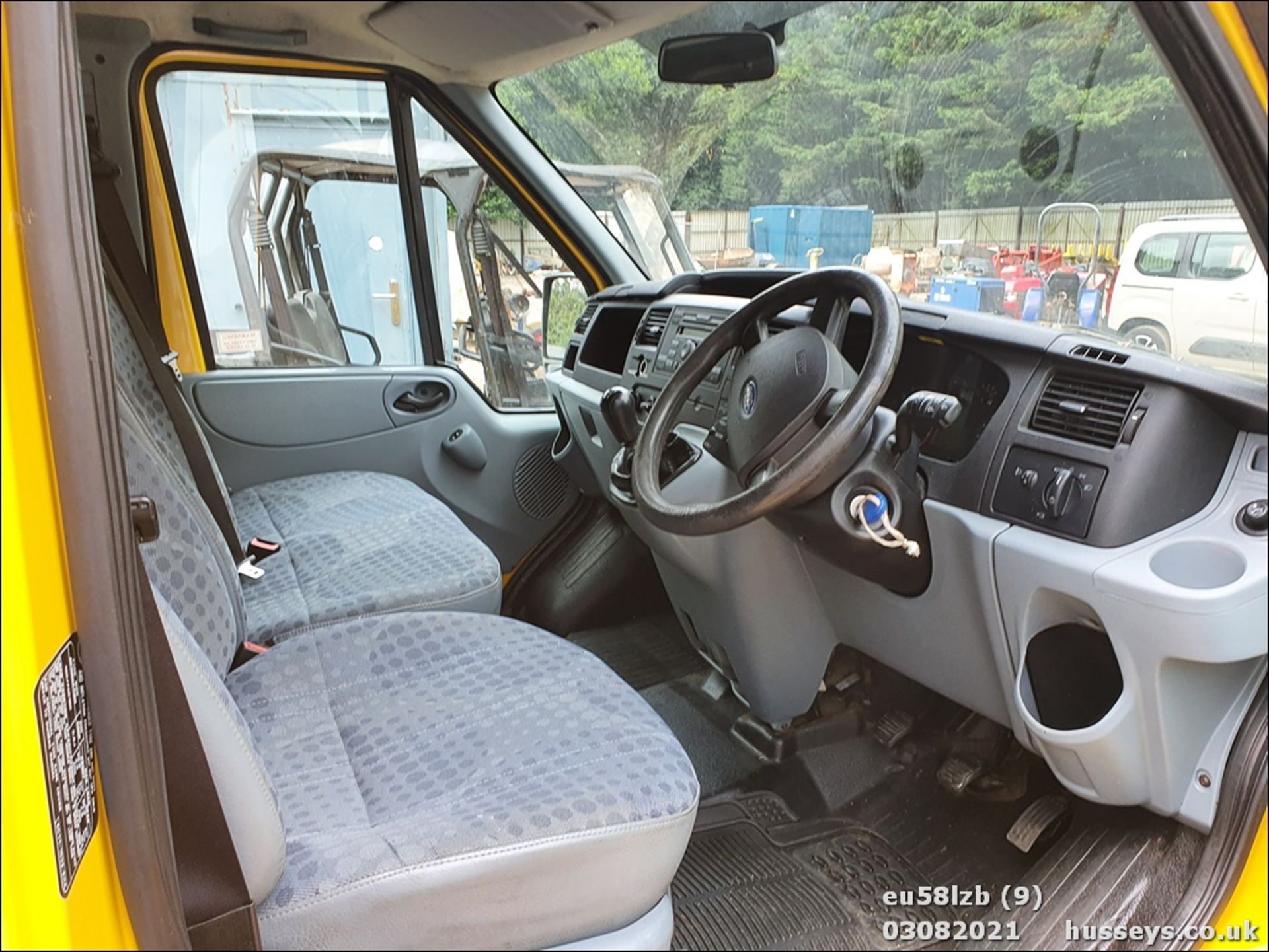 08/58 FORD TRANSIT 110 T300S FWD - 2198cc 4dr Van (Yellow, 164k) - Image 9 of 11