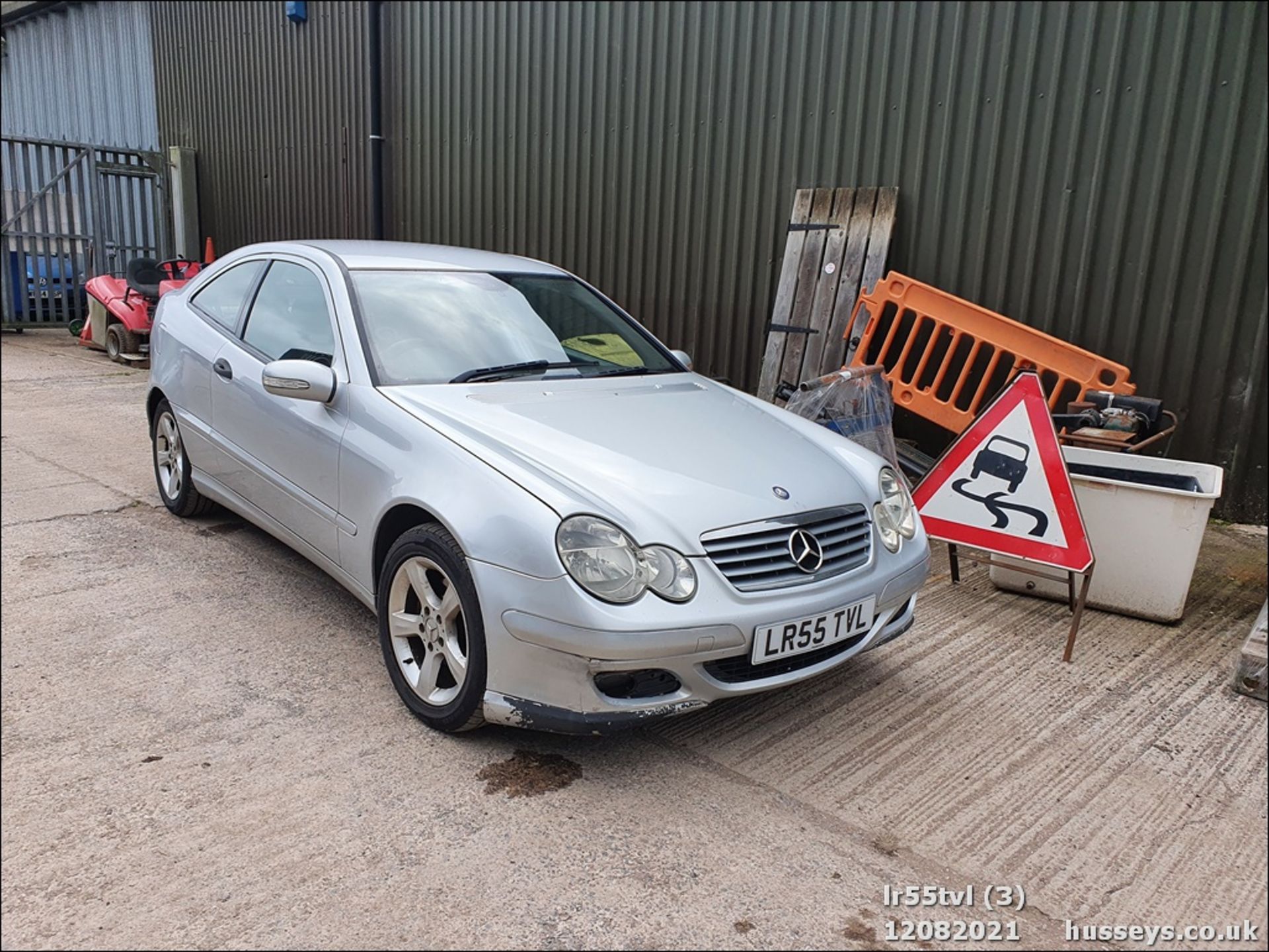 05/55 MERCEDES C200 CDI SE AUTO - 2148cc 3dr Coupe (Silver) - Image 3 of 16