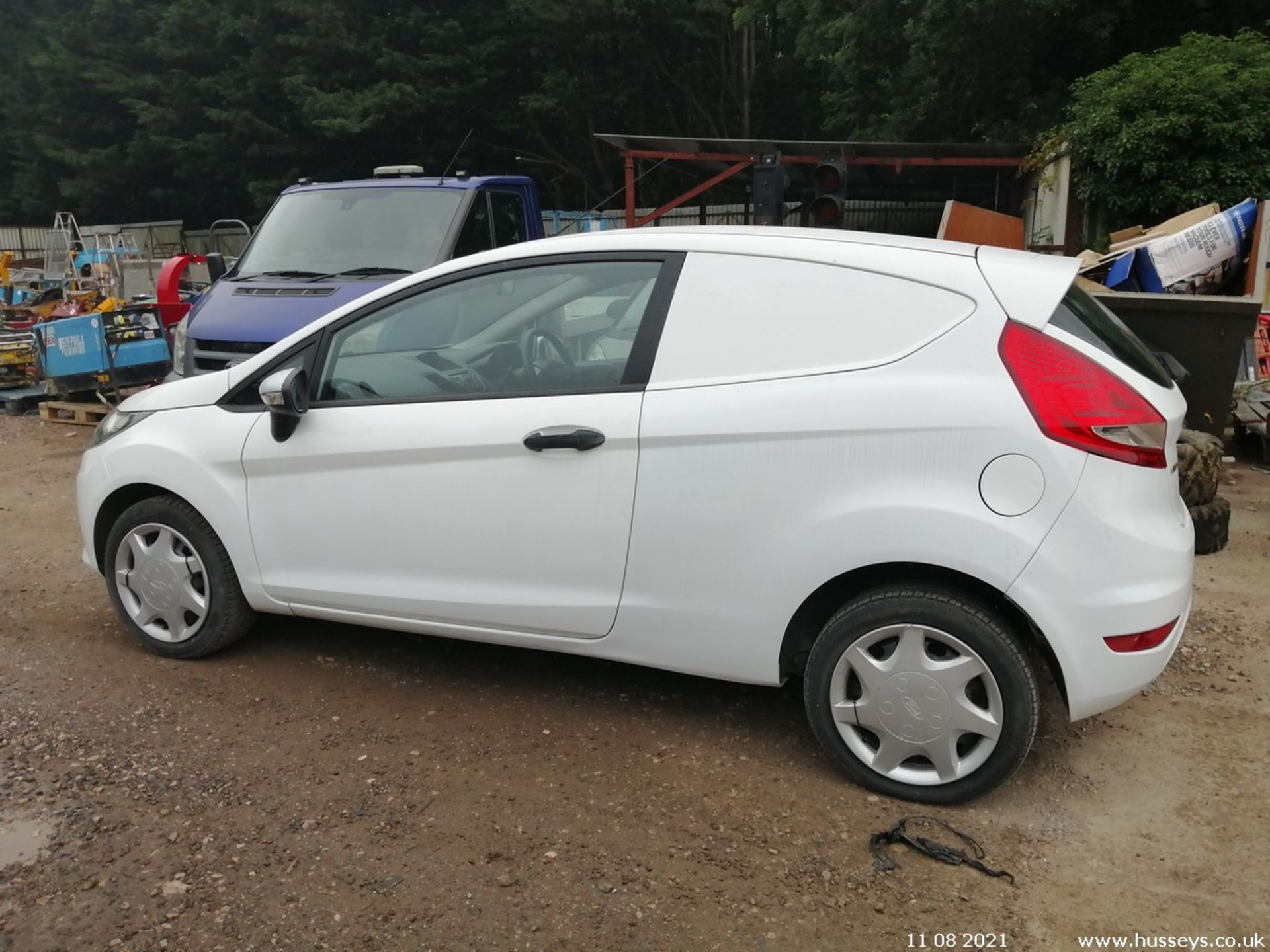 10/10 FORD FIESTA BASE TDCI 68 - 1399cc Van (White, 127k) - Image 4 of 10