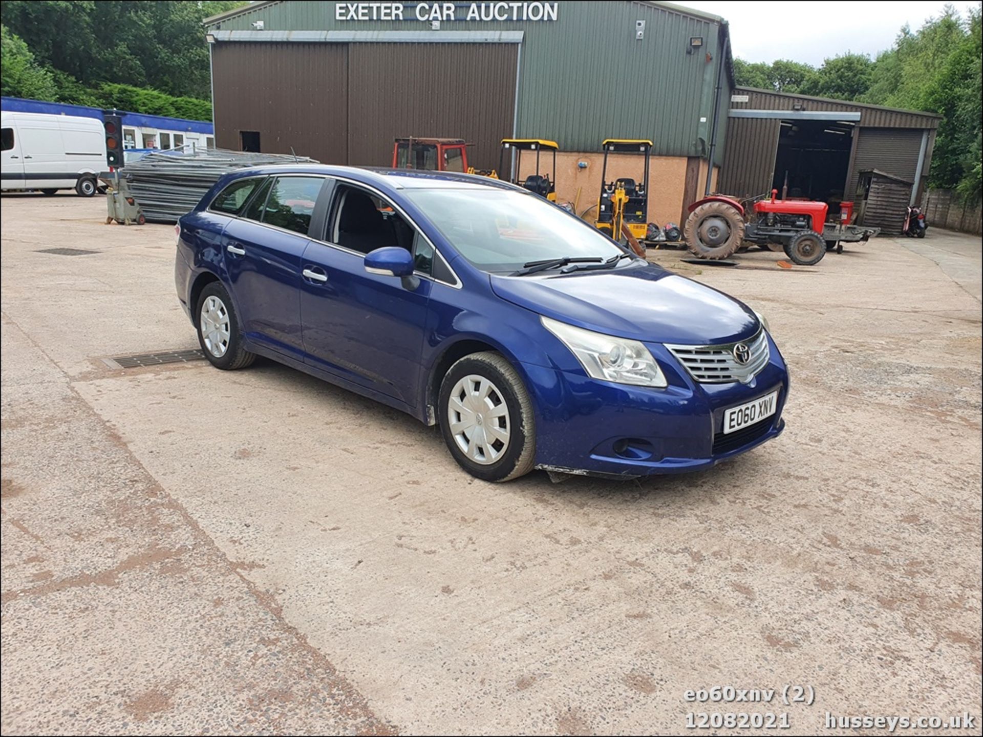 10/60 TOYOTA AVENSIS T2 D-4D - 1995cc 5dr Estate (Blue, 216k) - Image 2 of 19