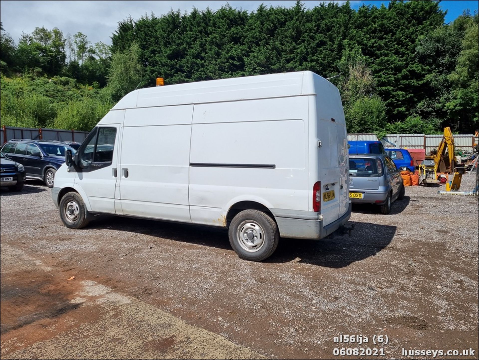 06/56 FORD TRANSIT 100 T350L RWD - 2402cc Van (White, 170k) - Image 6 of 12