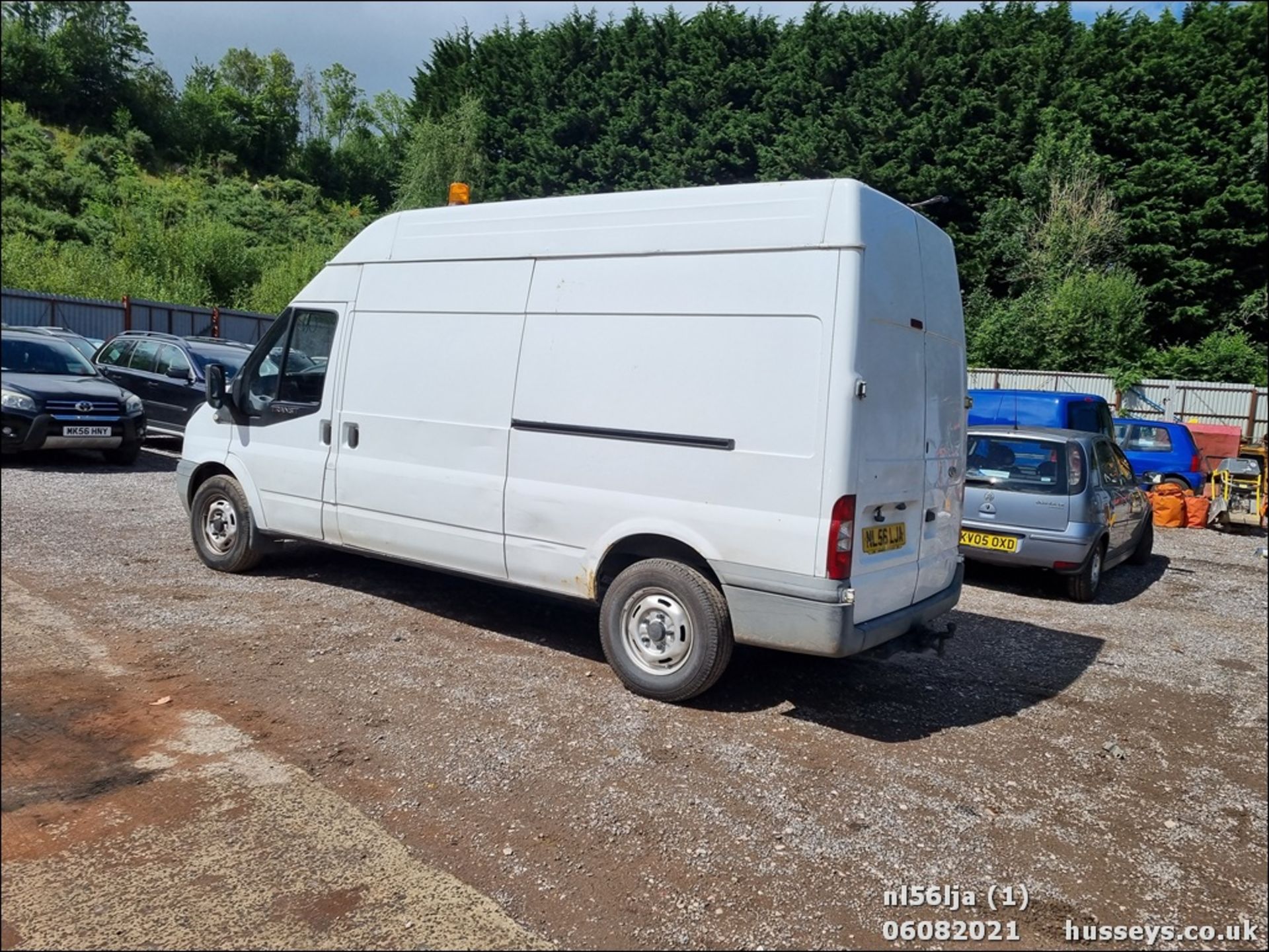 06/56 FORD TRANSIT 100 T350L RWD - 2402cc Van (White, 170k) - Image 2 of 12