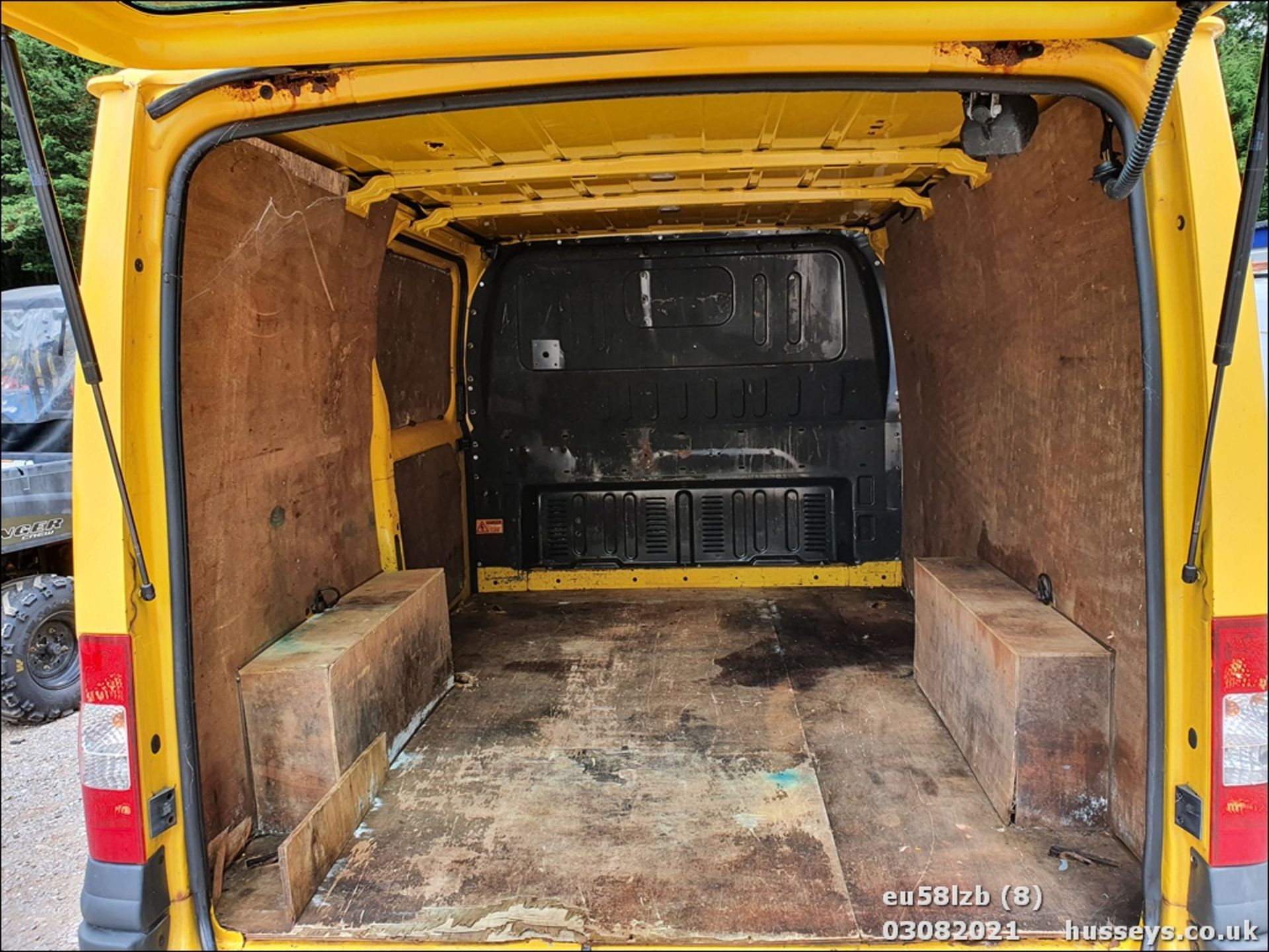 08/58 FORD TRANSIT 110 T300S FWD - 2198cc 4dr Van (Yellow, 164k) - Image 8 of 11