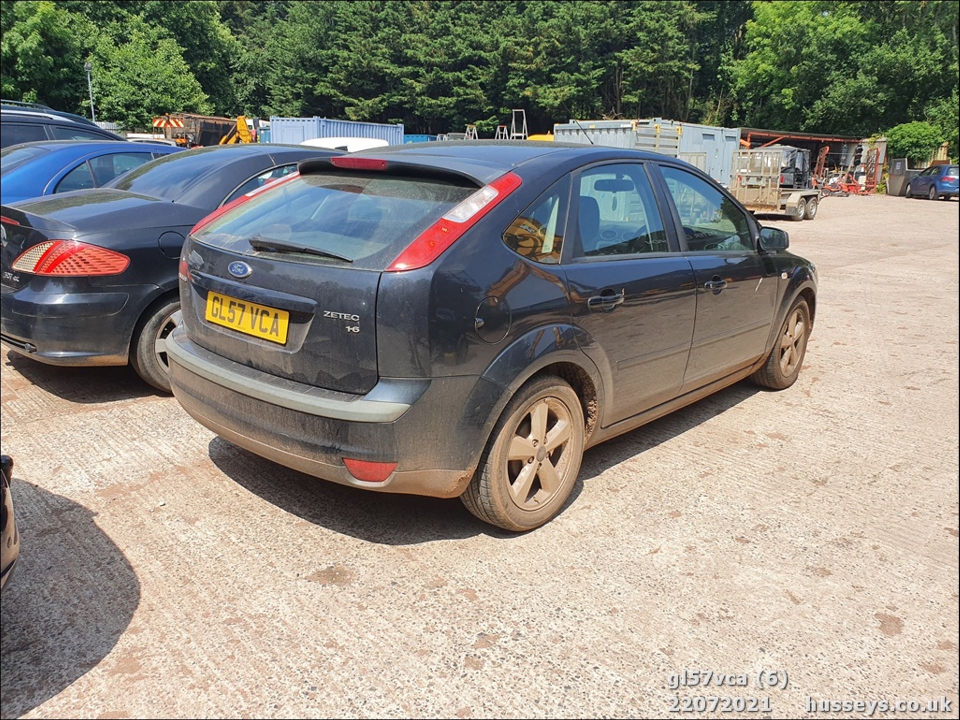 08/57 FORD FOCUS ZETEC CLIMATE 116 - 1596cc 5dr Hatchback (Black, 121k) - Image 6 of 14