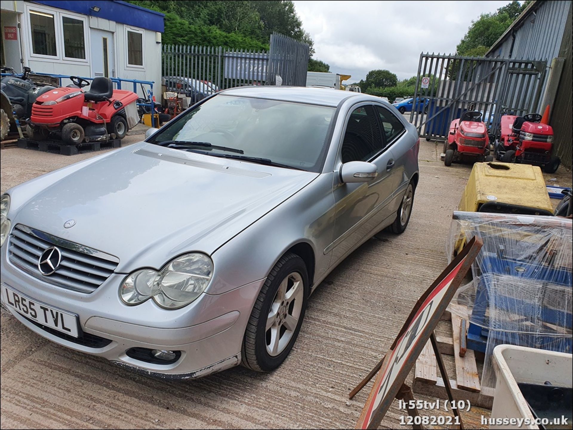 05/55 MERCEDES C200 CDI SE AUTO - 2148cc 3dr Coupe (Silver) - Image 10 of 16