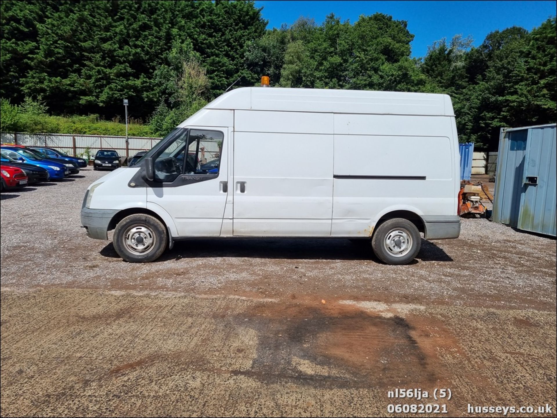 06/56 FORD TRANSIT 100 T350L RWD - 2402cc Van (White, 170k) - Image 5 of 12