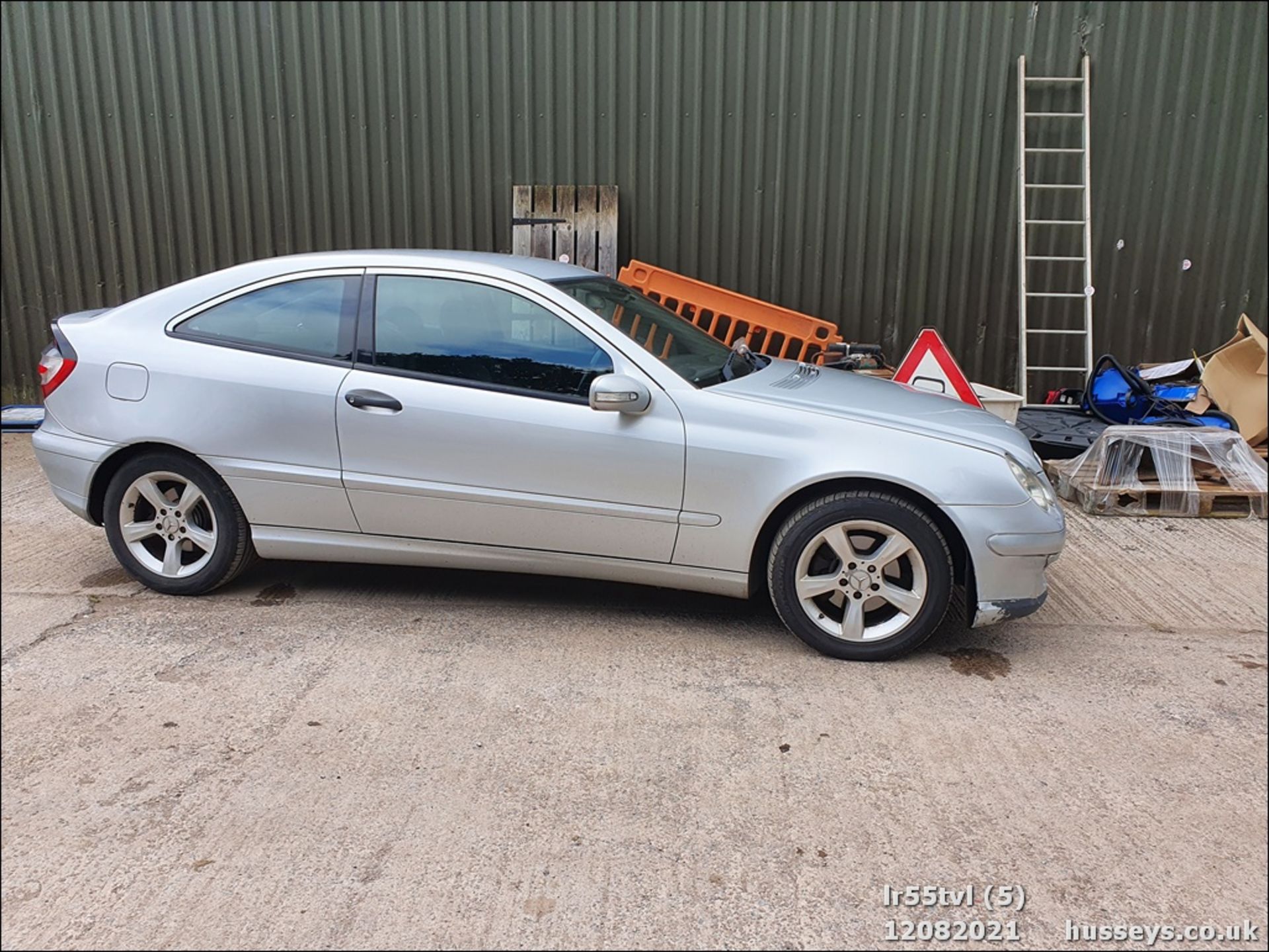 05/55 MERCEDES C200 CDI SE AUTO - 2148cc 3dr Coupe (Silver) - Image 5 of 16