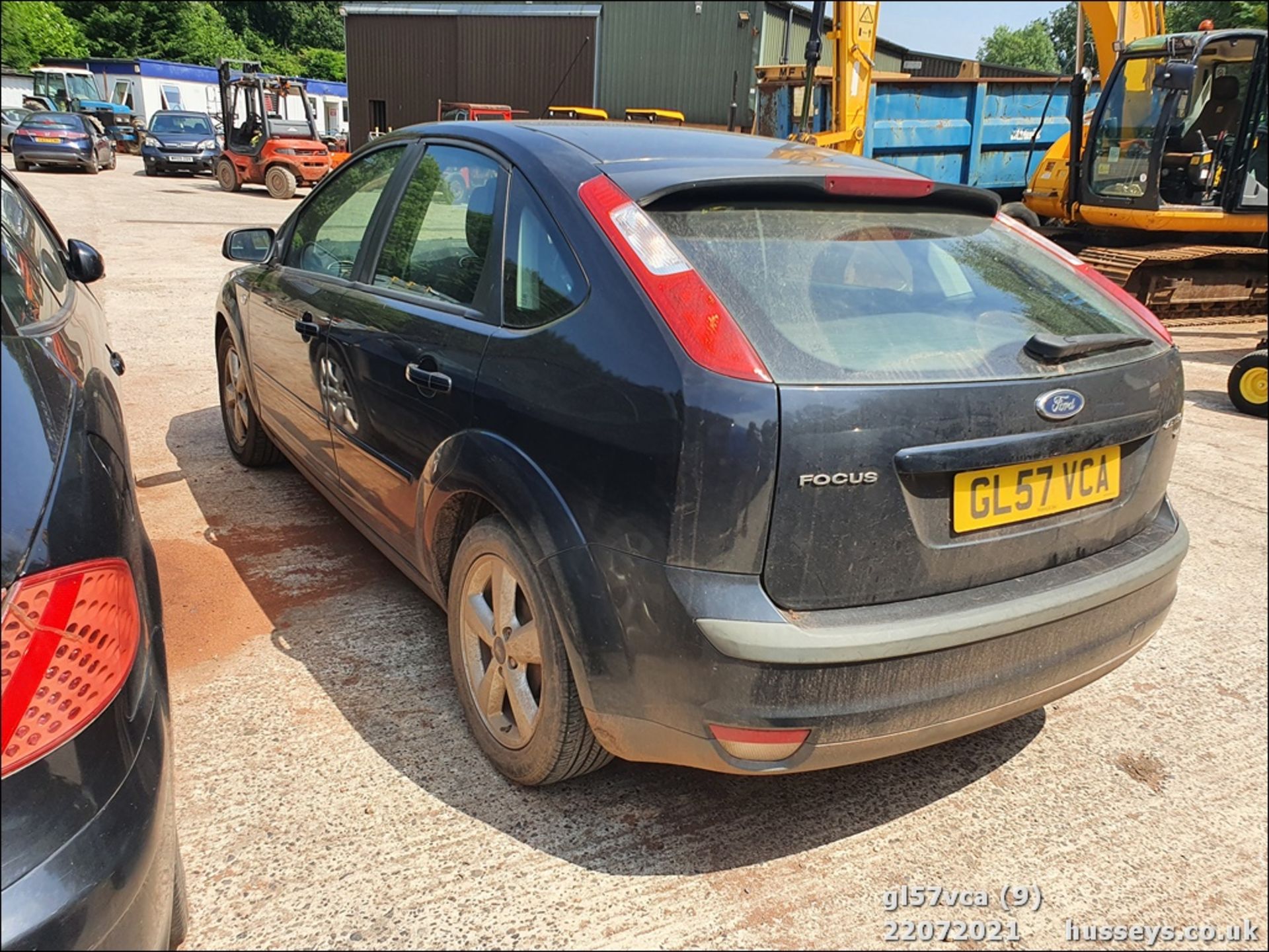 08/57 FORD FOCUS ZETEC CLIMATE 116 - 1596cc 5dr Hatchback (Black, 121k) - Image 9 of 14