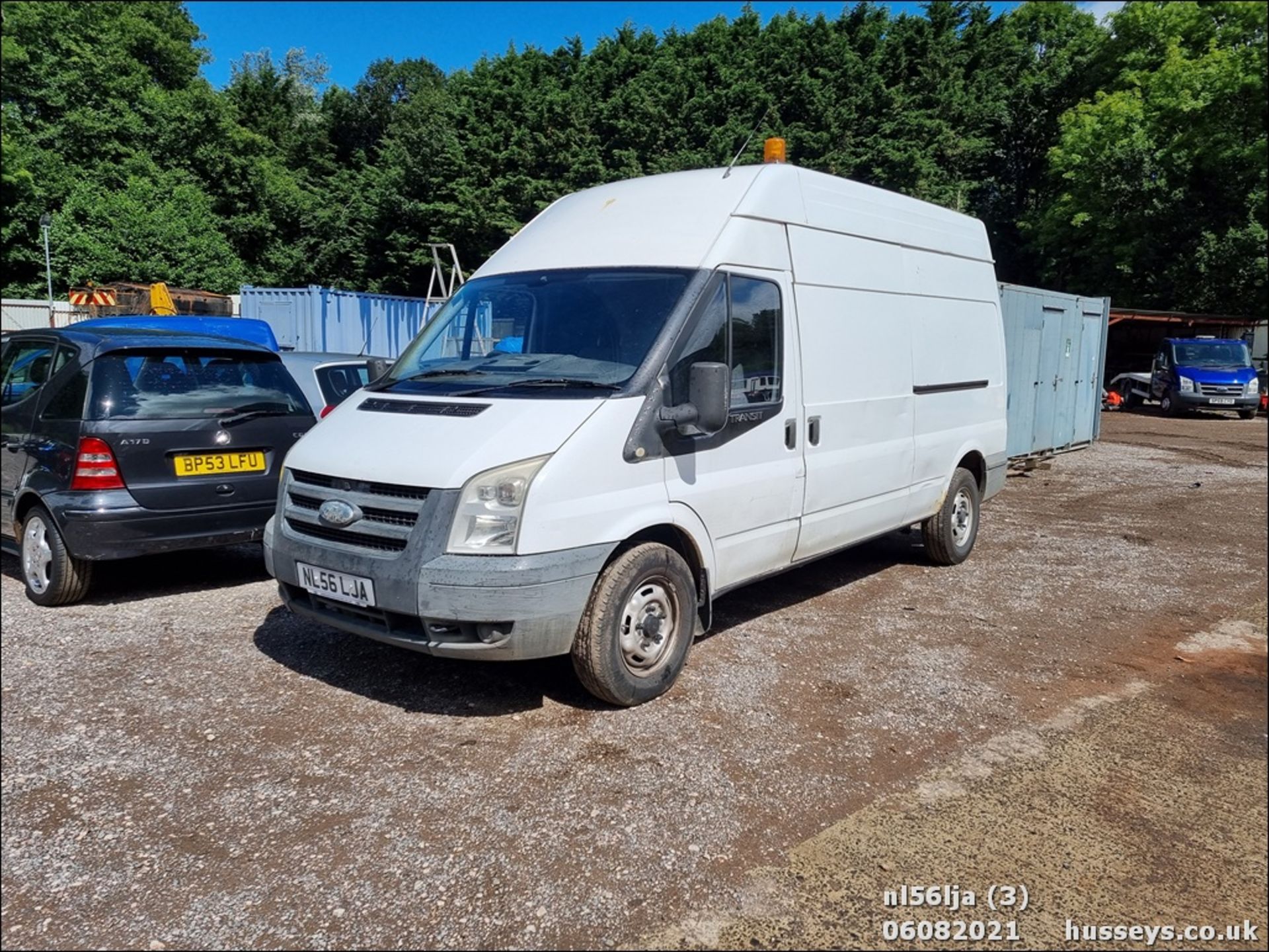 06/56 FORD TRANSIT 100 T350L RWD - 2402cc Van (White, 170k) - Image 3 of 12