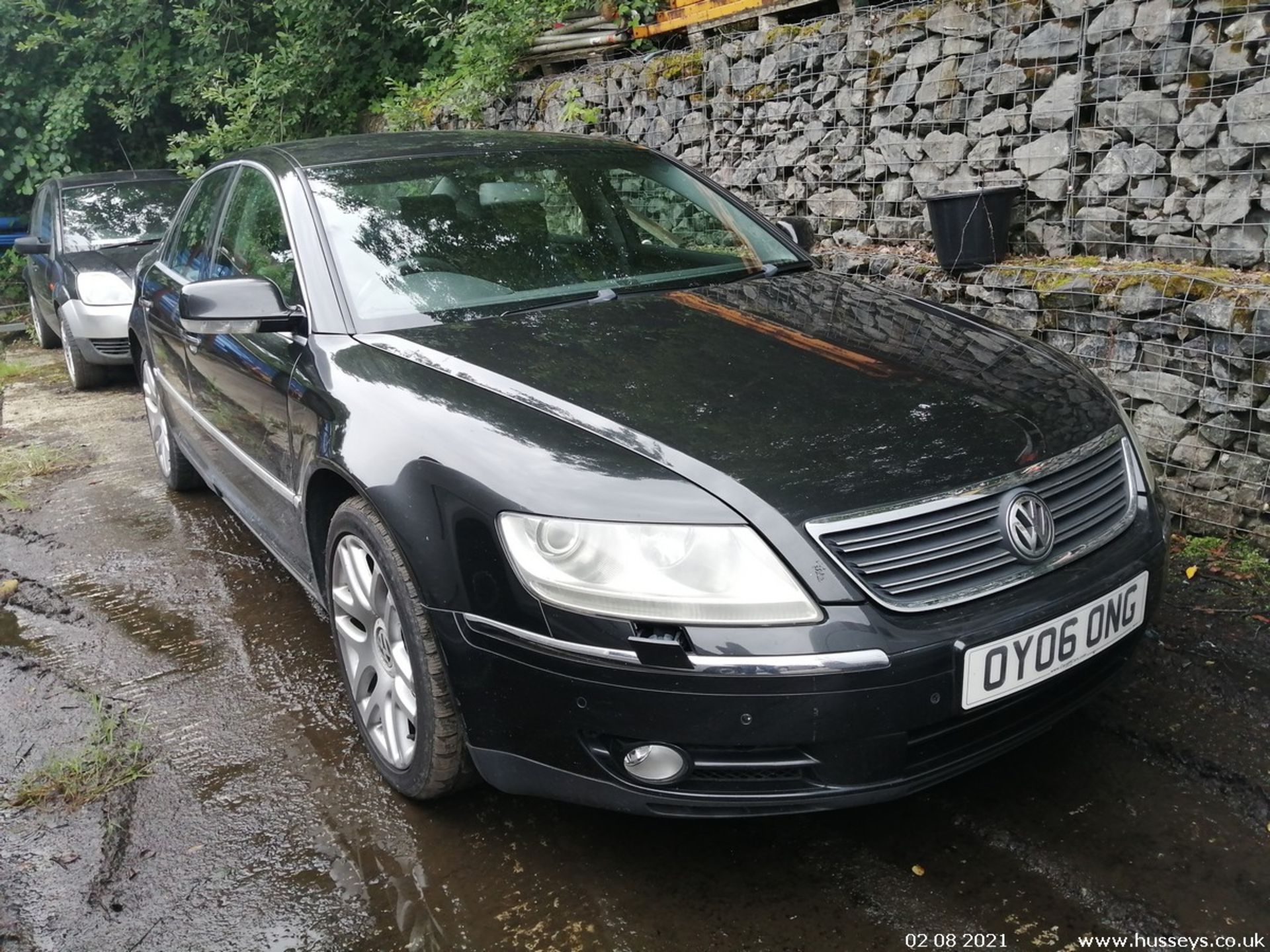 06/06 VOLKSWAGEN PHAETON V6TDI 4MN 5SEAT A - 2967cc 4dr Saloon (Black, 149k) - Image 2 of 12