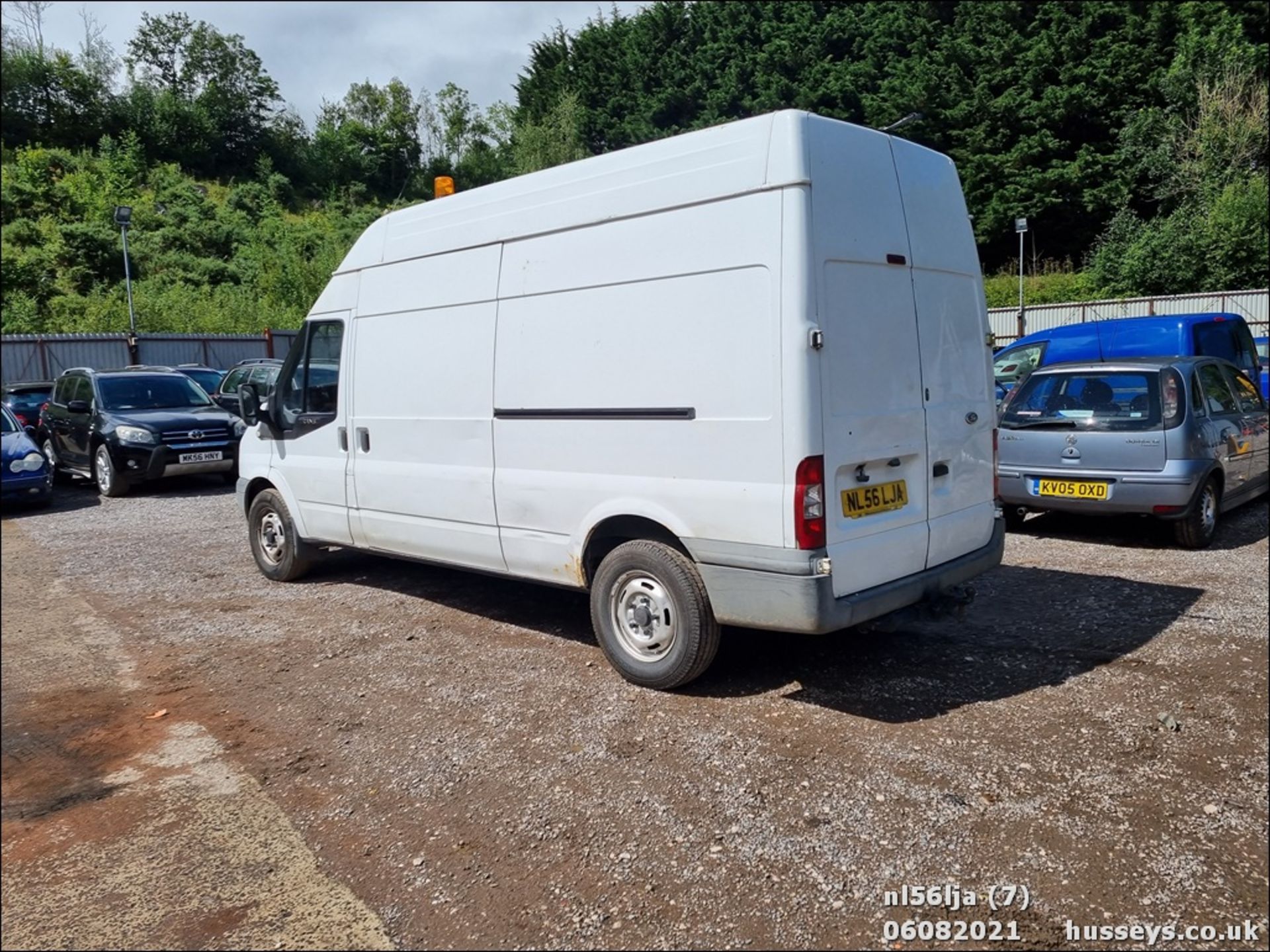 06/56 FORD TRANSIT 100 T350L RWD - 2402cc Van (White, 170k) - Image 7 of 12