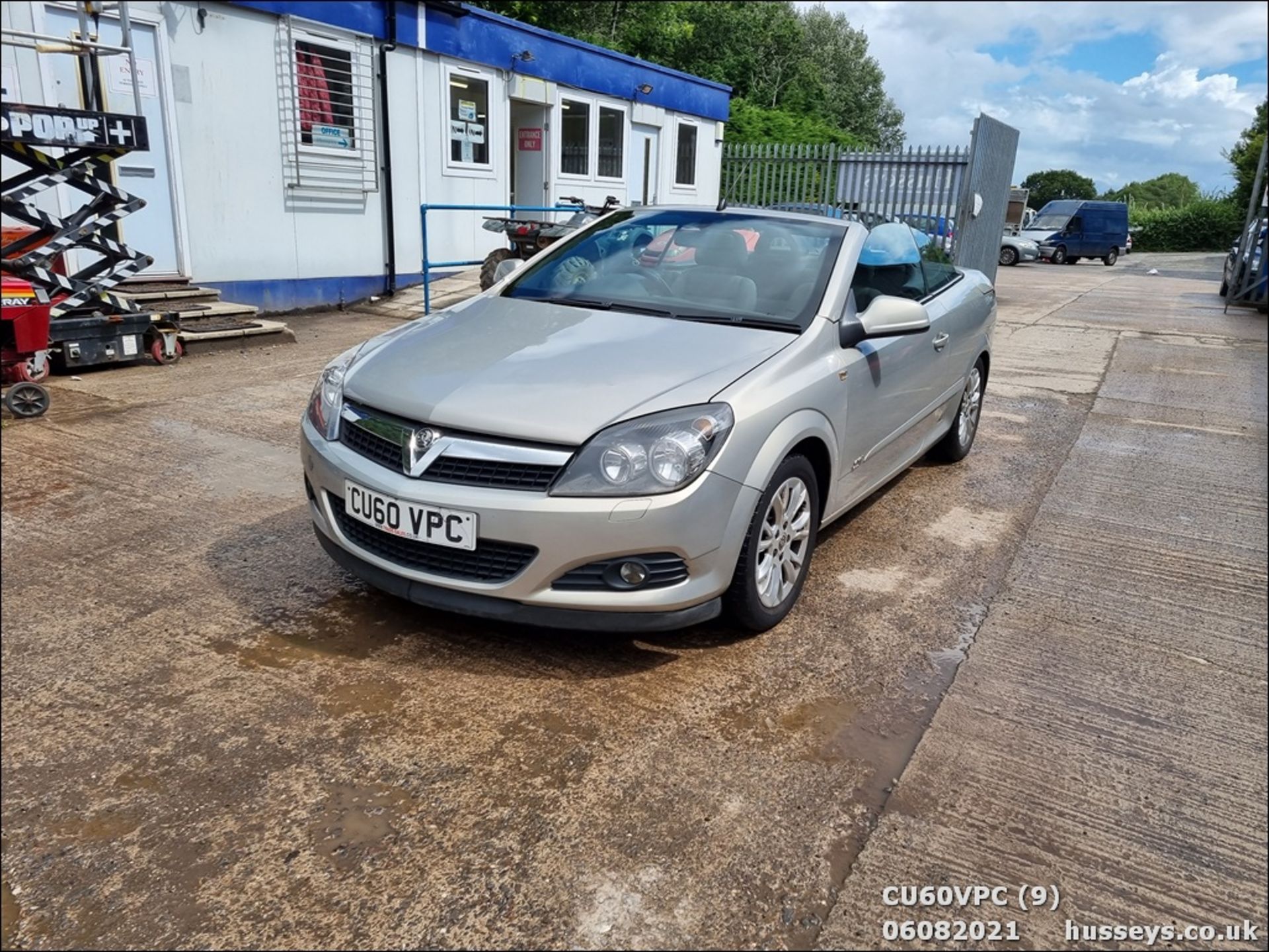 11/60 VAUXHALL ASTRA SPORT - 1796cc 2dr Convertible (Silver, 123k) - Image 10 of 18