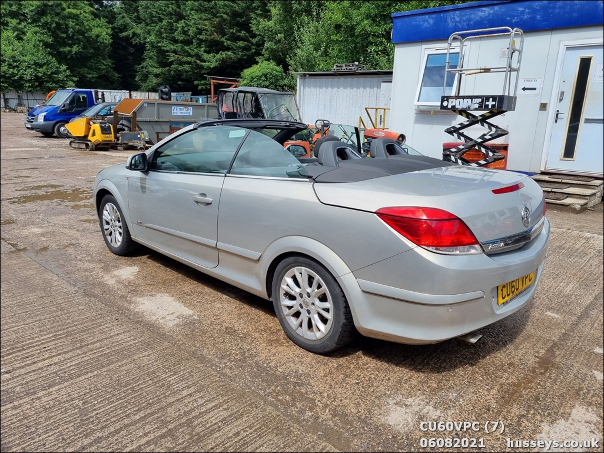 11/60 VAUXHALL ASTRA SPORT - 1796cc 2dr Convertible (Silver, 123k) - Image 8 of 18