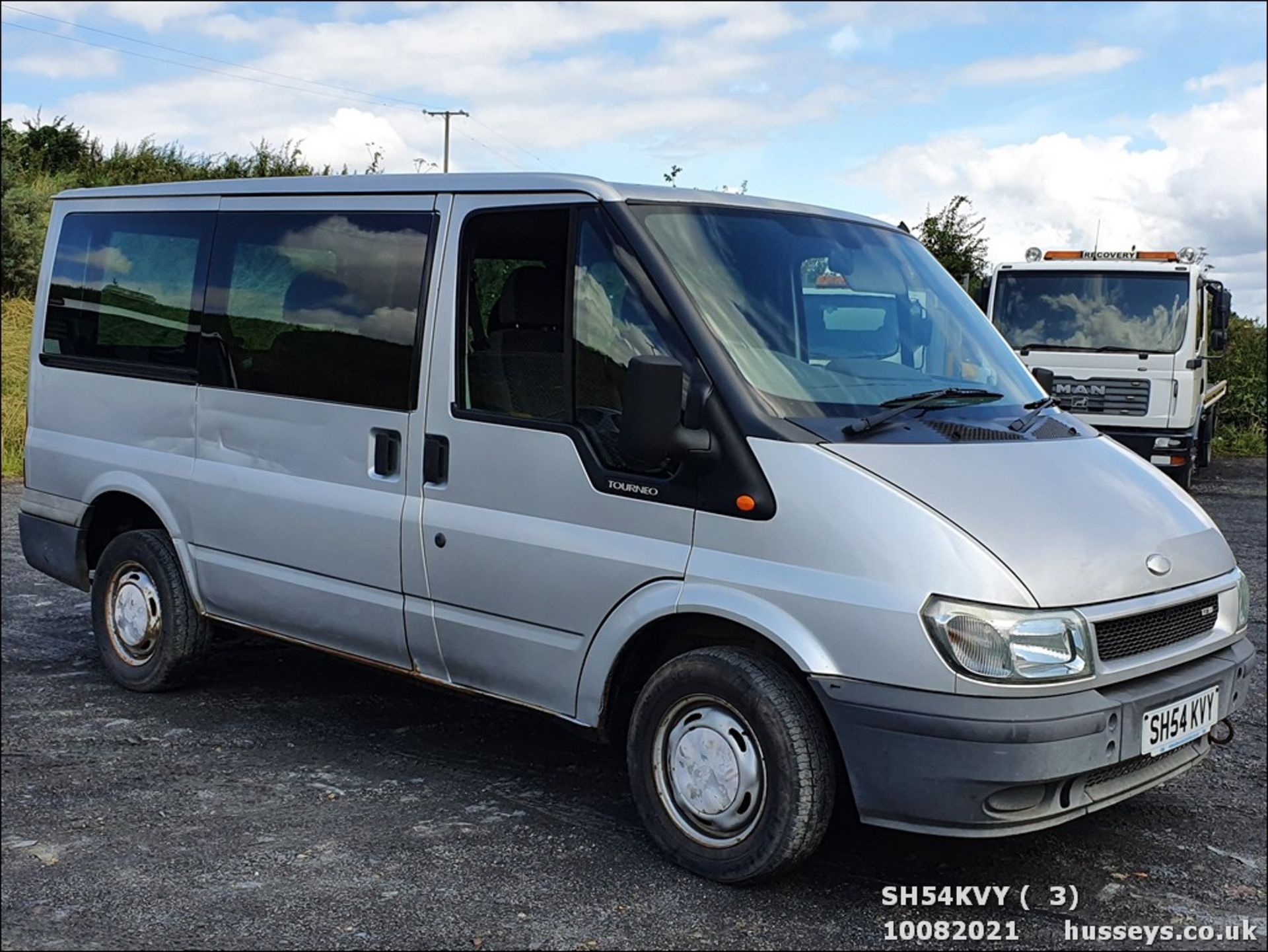 04/54 FORD TOURNEO GLX 280 SWB - 1998cc Minibus (Silver)