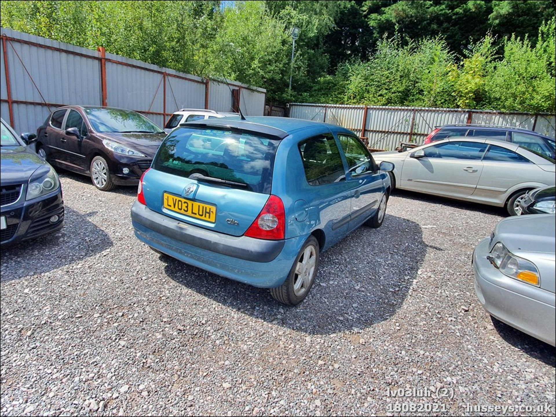 03/03 RENAULT CLIO DYNAM BILLABONG 16V - 1390cc 3dr Hatchback (Blue, 60k) - Image 3 of 14