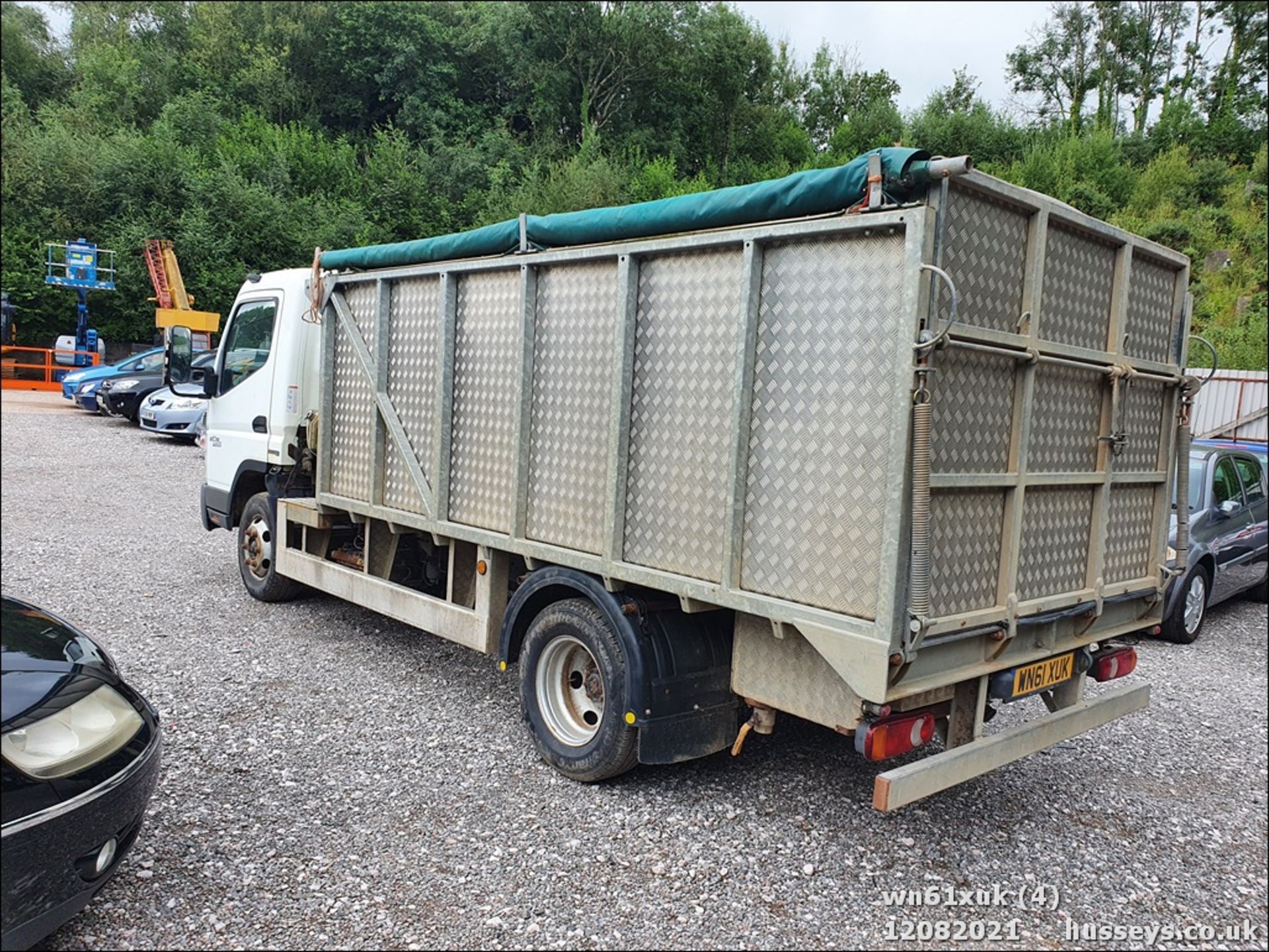 12/61 MITSUBISHI FUSO CANTER FALLEN STOCK TRUCK - 2998cc 2dr (White, 187k) - Image 3 of 5